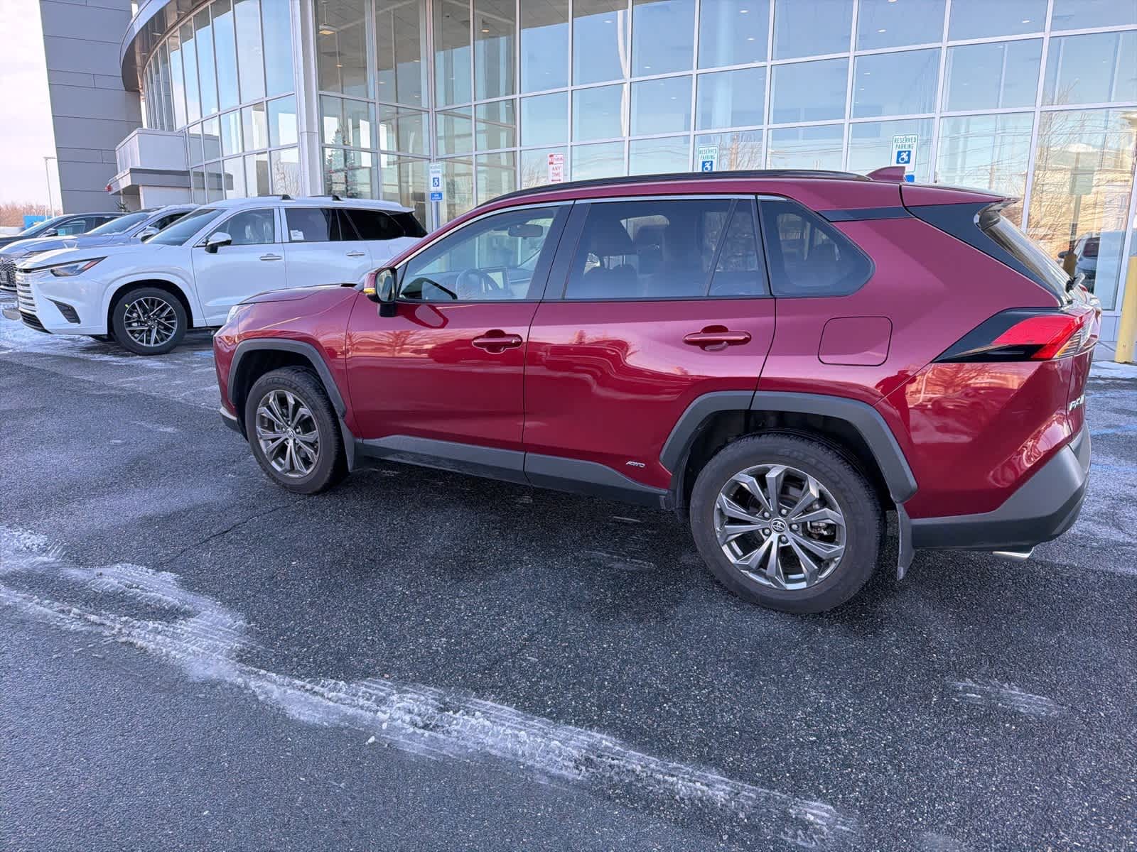 Thumbnail: 2022 Toyota RAV4 - 8