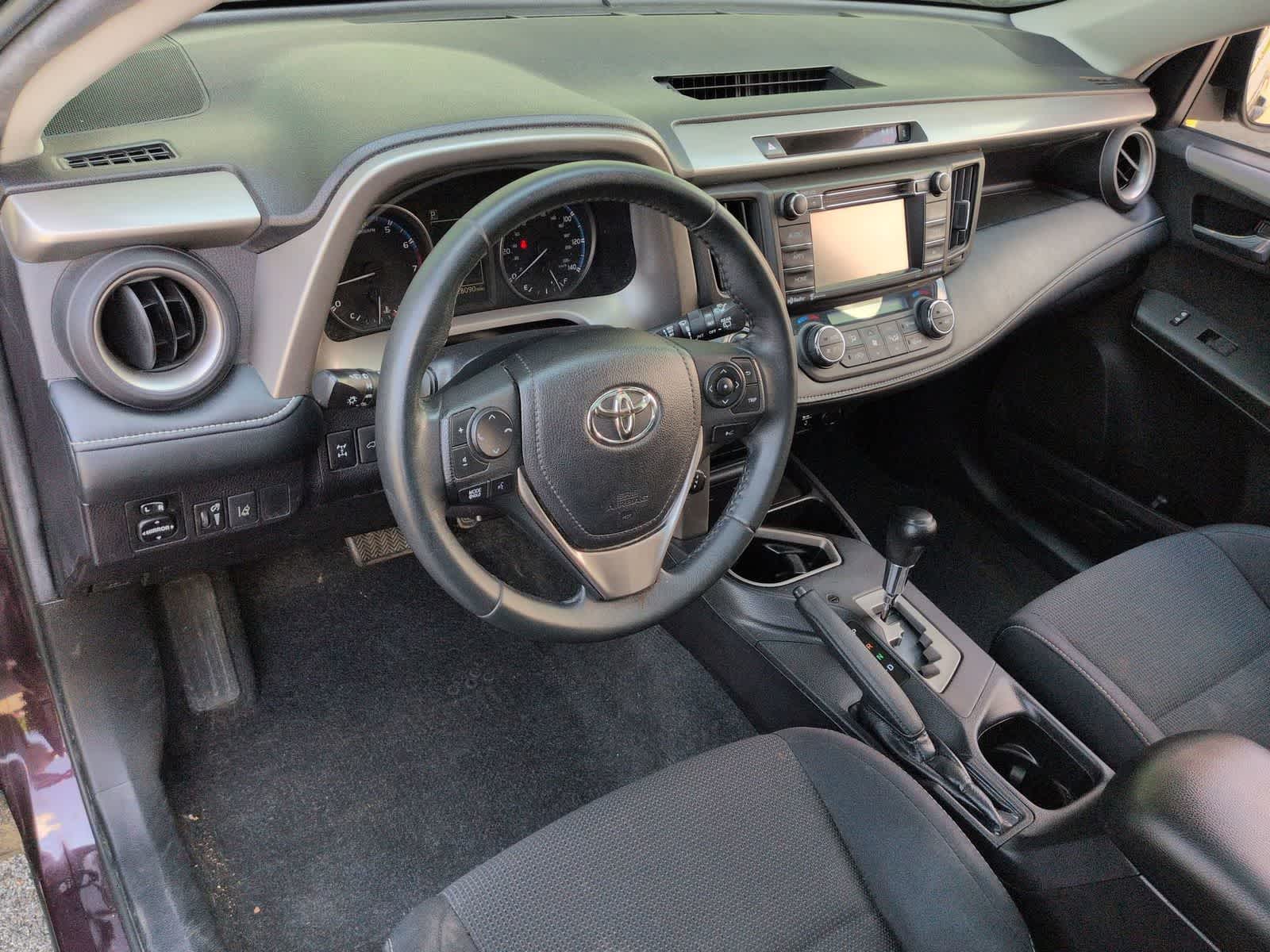Thumbnail: 2018 Toyota RAV4 - 10