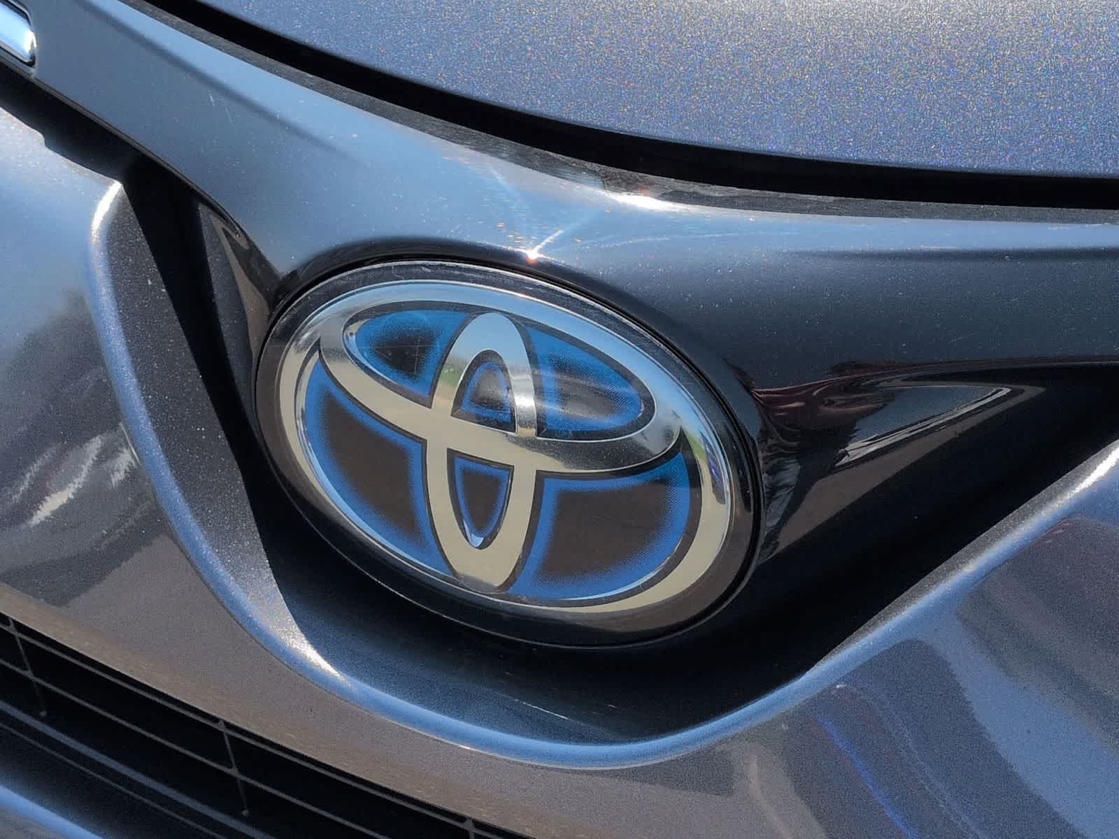 Thumbnail: 2018 Toyota RAV4 - 12