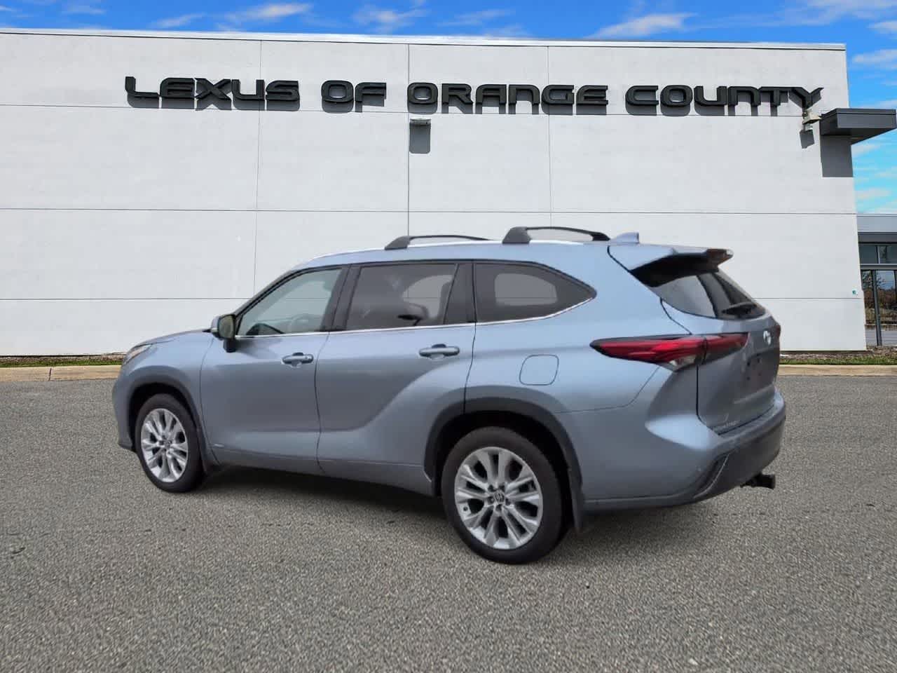 Thumbnail: 2023 Toyota Highlander - 6