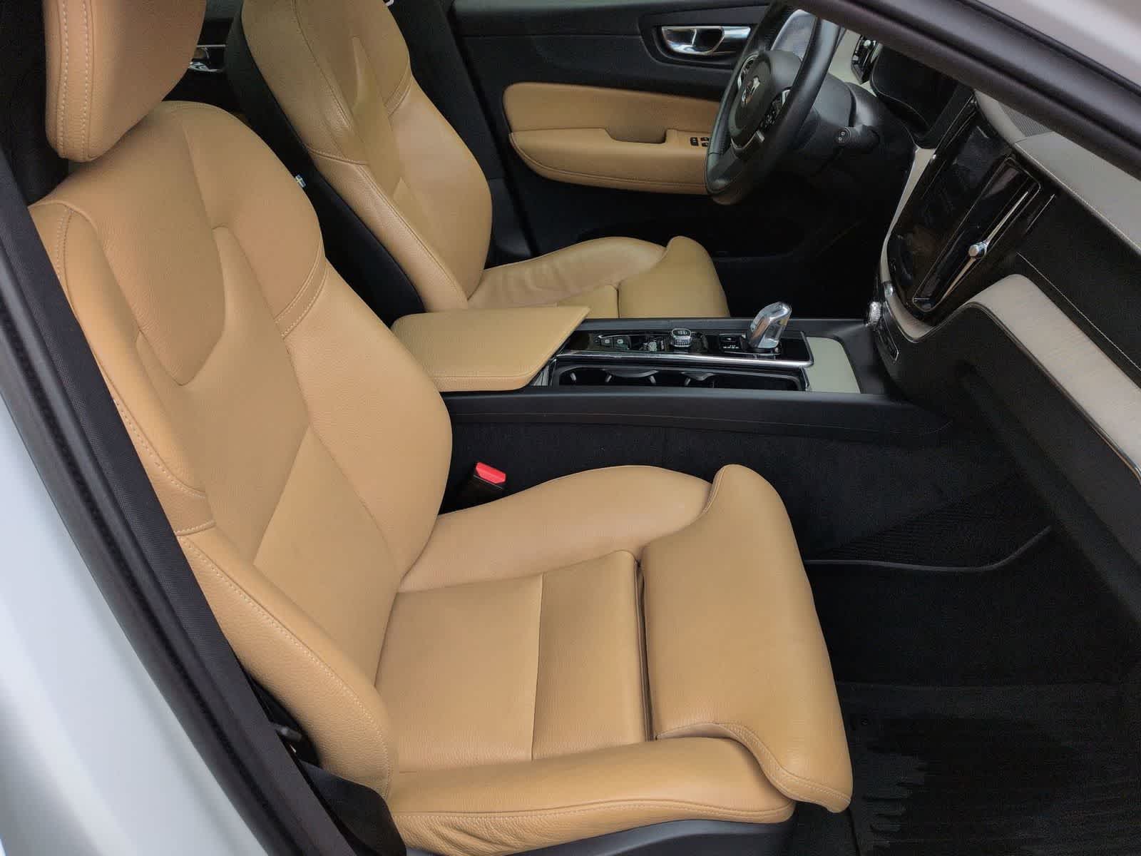 Thumbnail: 2018 Volvo XC60 - 24