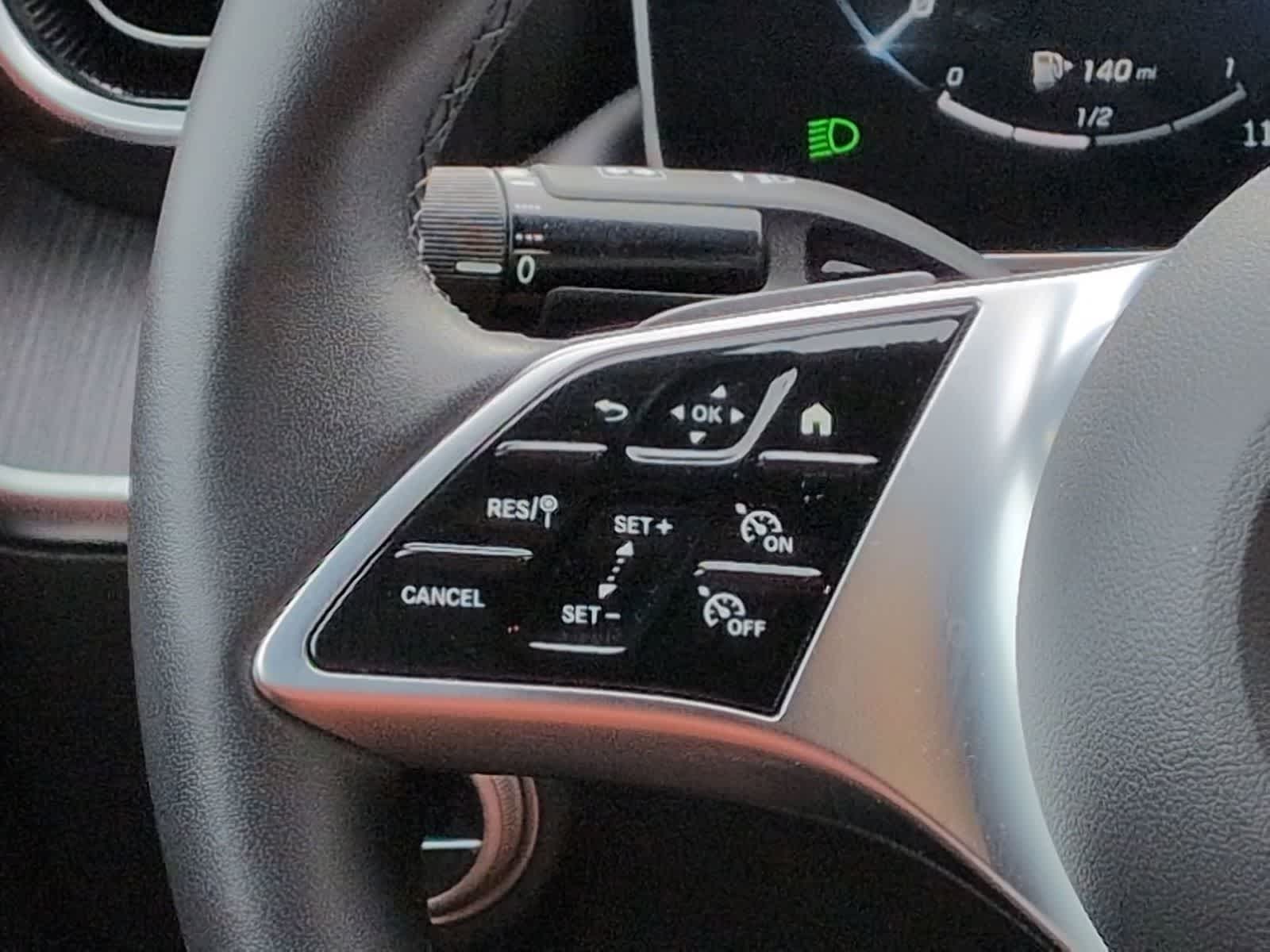 Thumbnail: 2023 Mercedes-Benz C-Class - 25