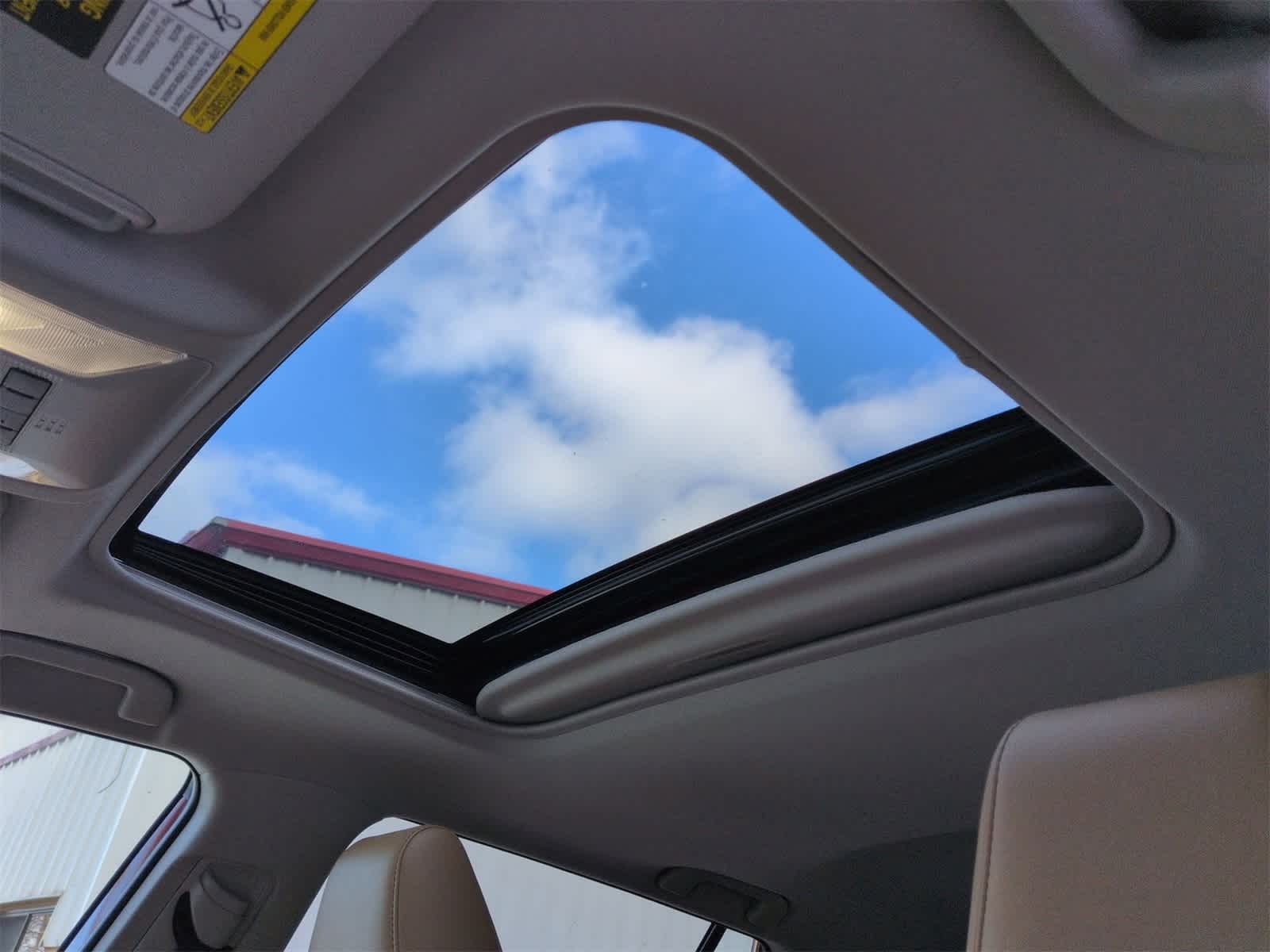 Thumbnail: 2022 Toyota RAV4 - 20