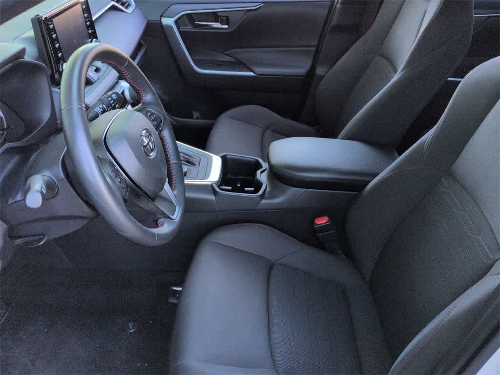 Thumbnail: 2022 Toyota RAV4 - 17