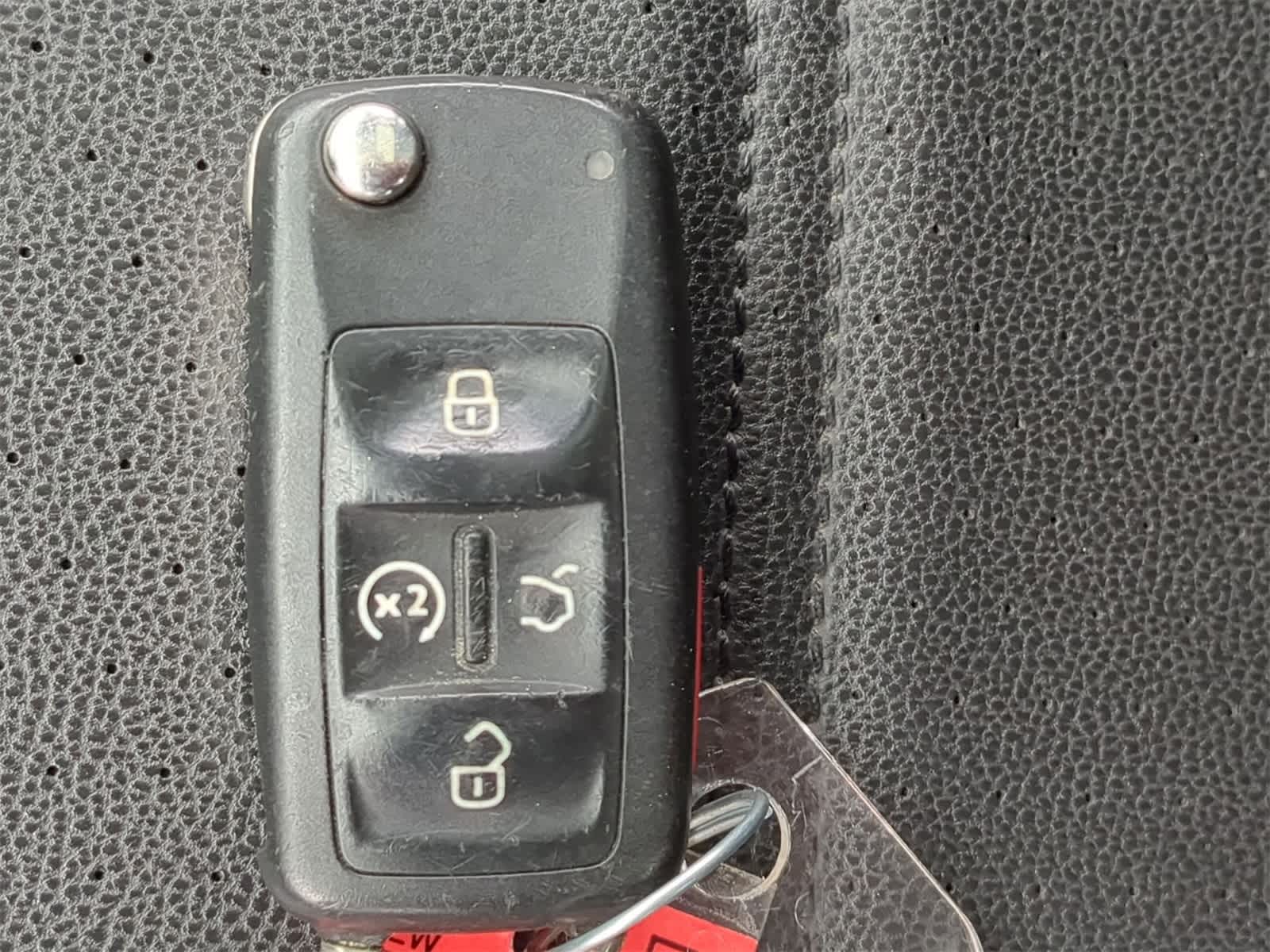 Thumbnail: 2022 Volkswagen Passat - 36