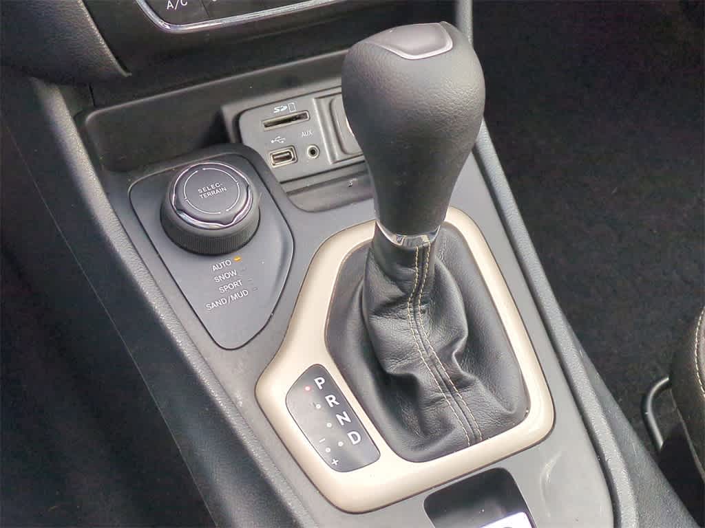 Thumbnail: 2016 Jeep Cherokee - 34