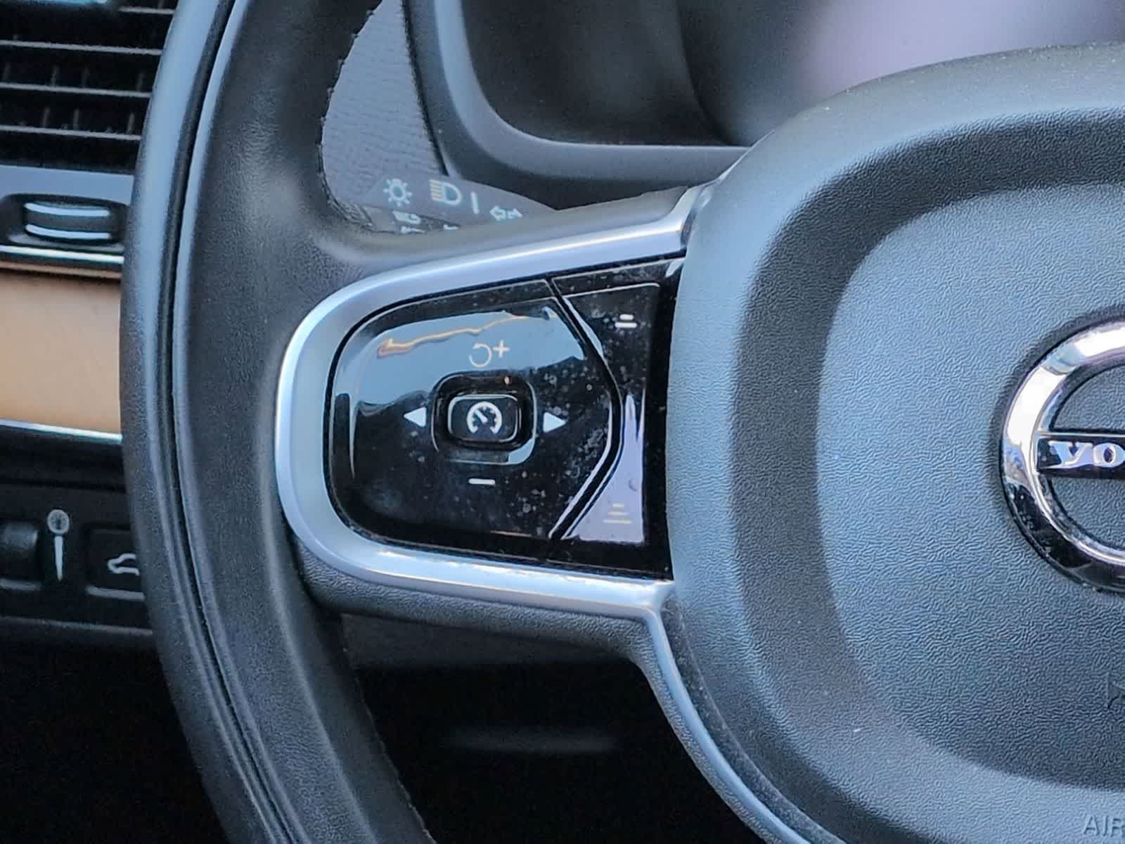 Thumbnail: 2022 Volvo XC90 - 26