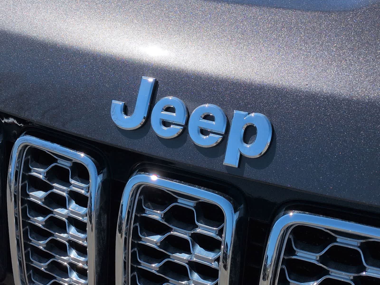 Thumbnail: 2019 Jeep Grand Cherokee - 12