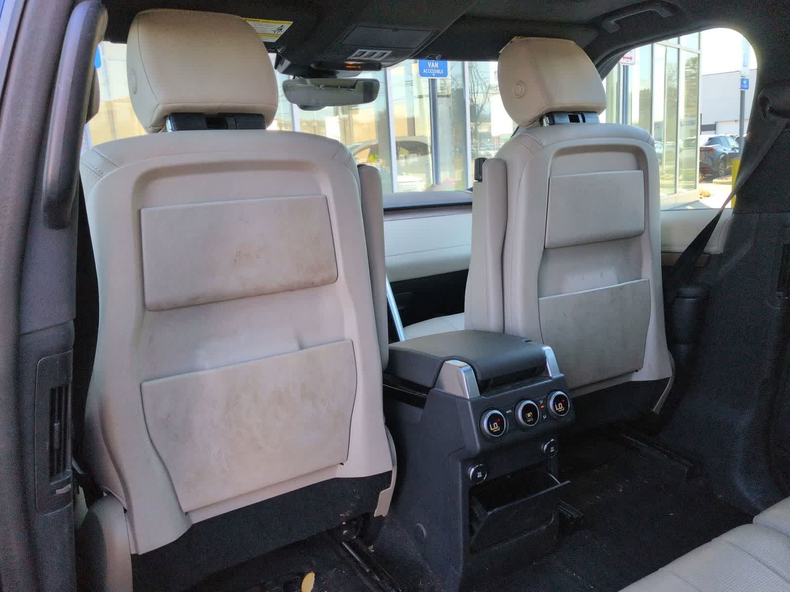 Thumbnail: 2020 Land Rover Discovery - 19