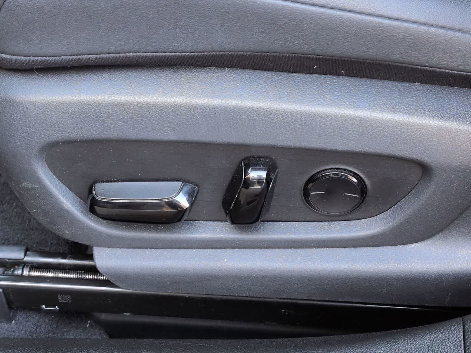 Thumbnail: 2021 Lexus ES - 18