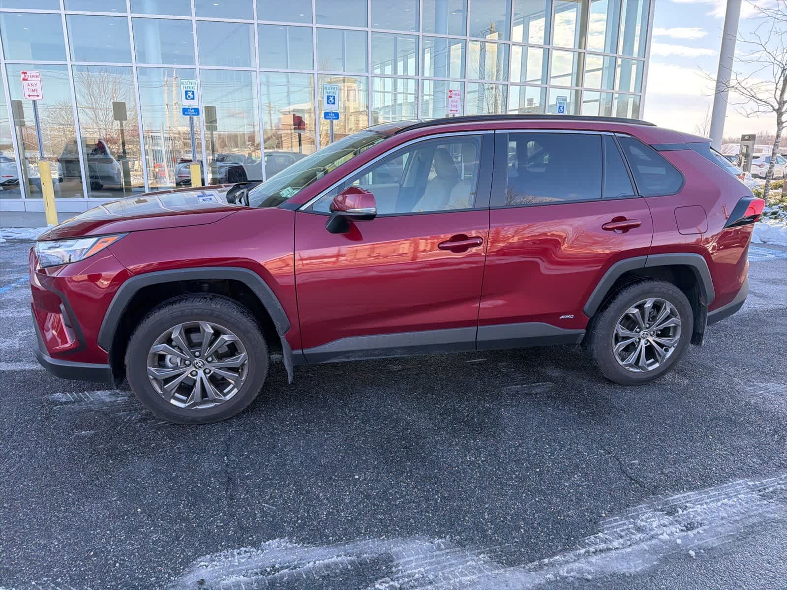 Thumbnail: 2022 Toyota RAV4 - 4