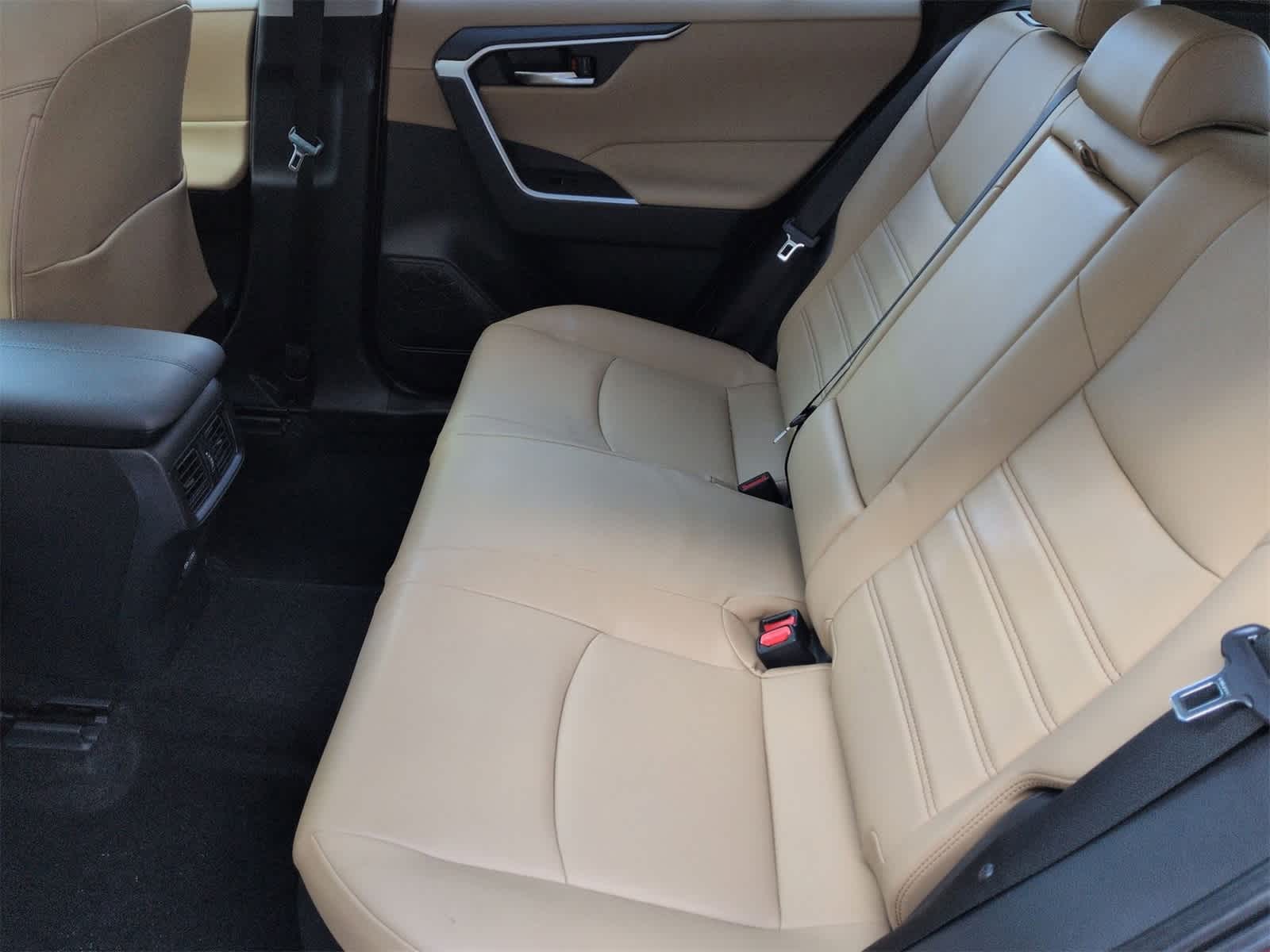 Thumbnail: 2022 Toyota RAV4 - 21