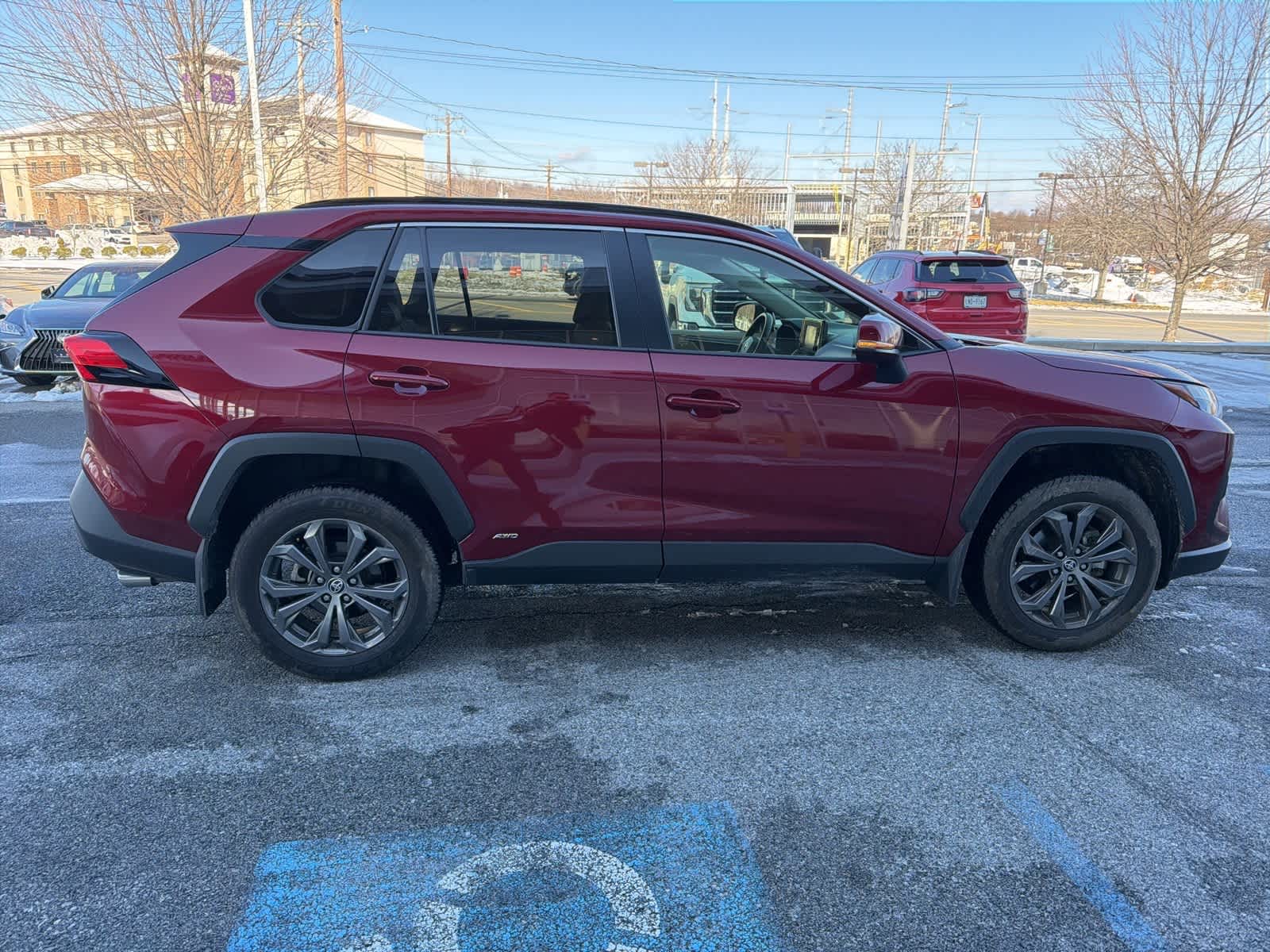 Thumbnail: 2022 Toyota RAV4 - 16