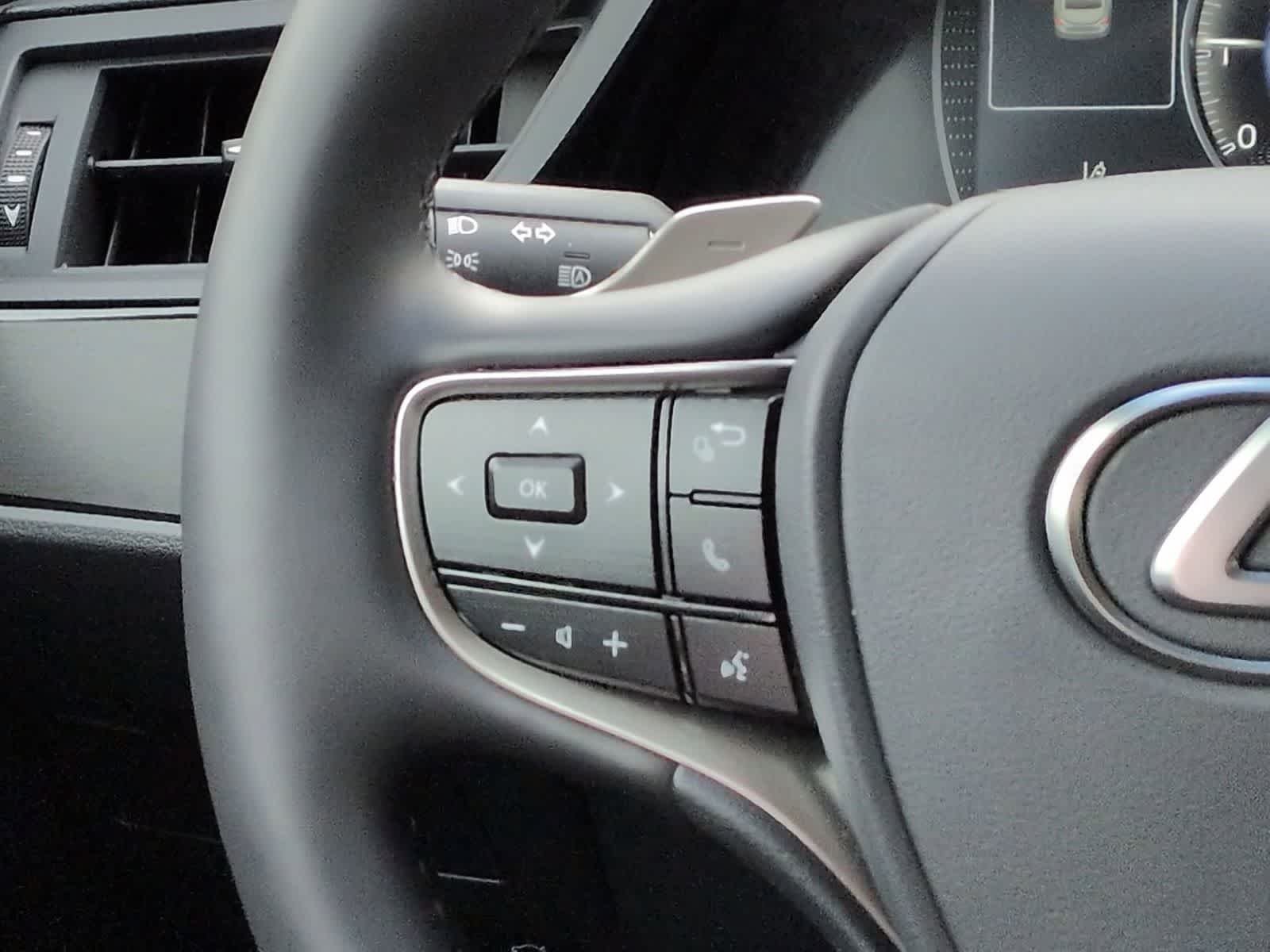 Thumbnail: 2025 Lexus ES - 26