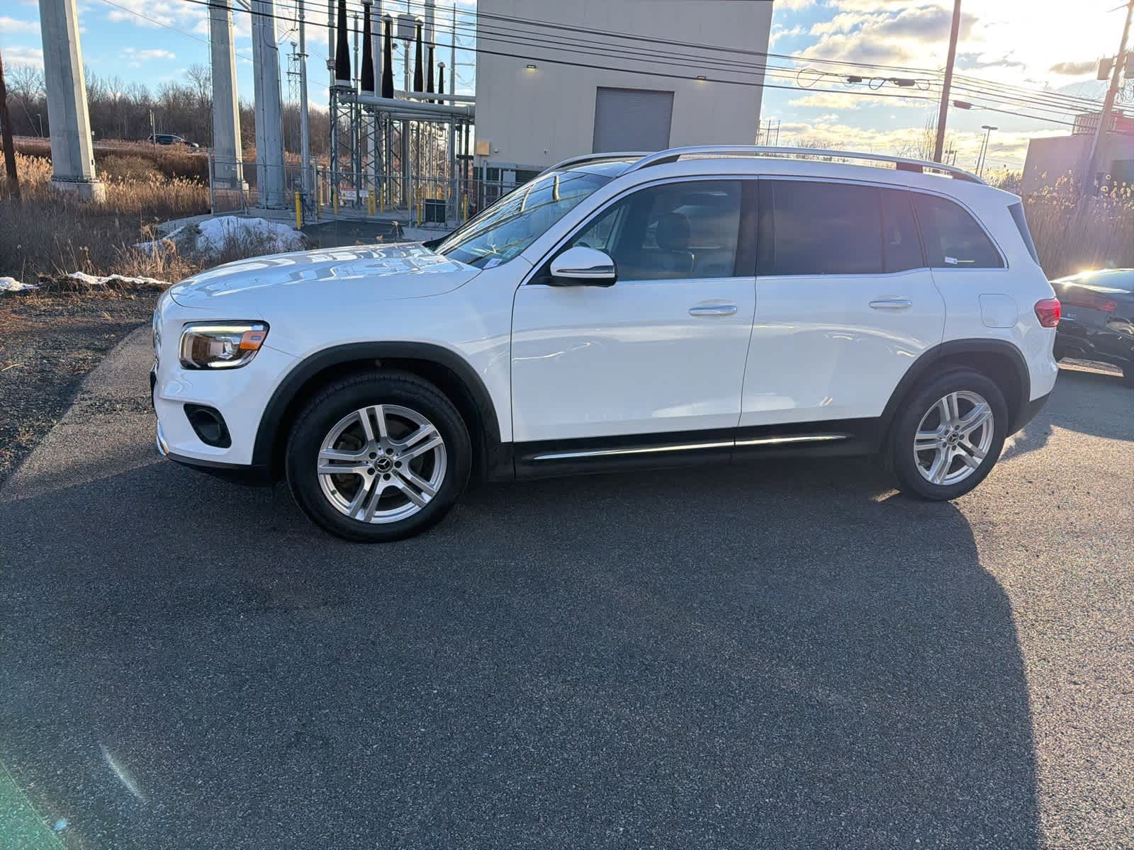 Thumbnail: 2022 Mercedes-Benz GLB - 2