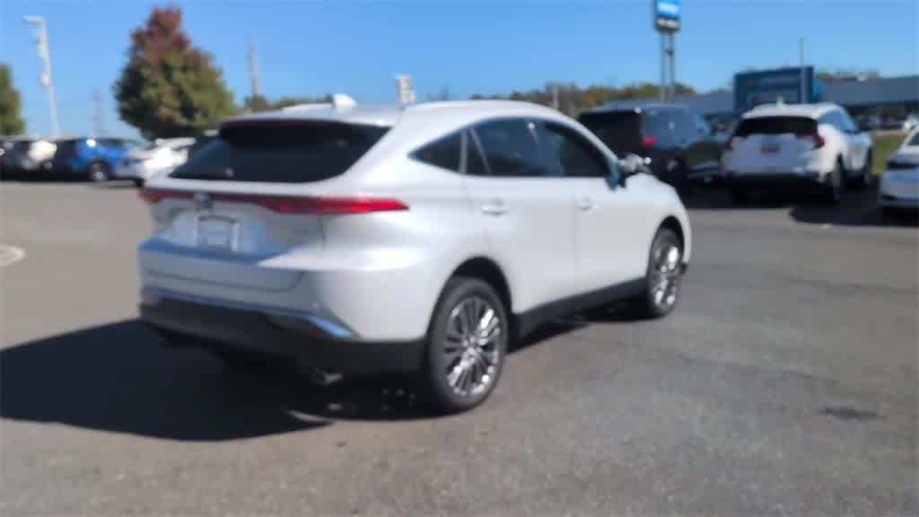 Thumbnail: 2024 Toyota Venza - 8