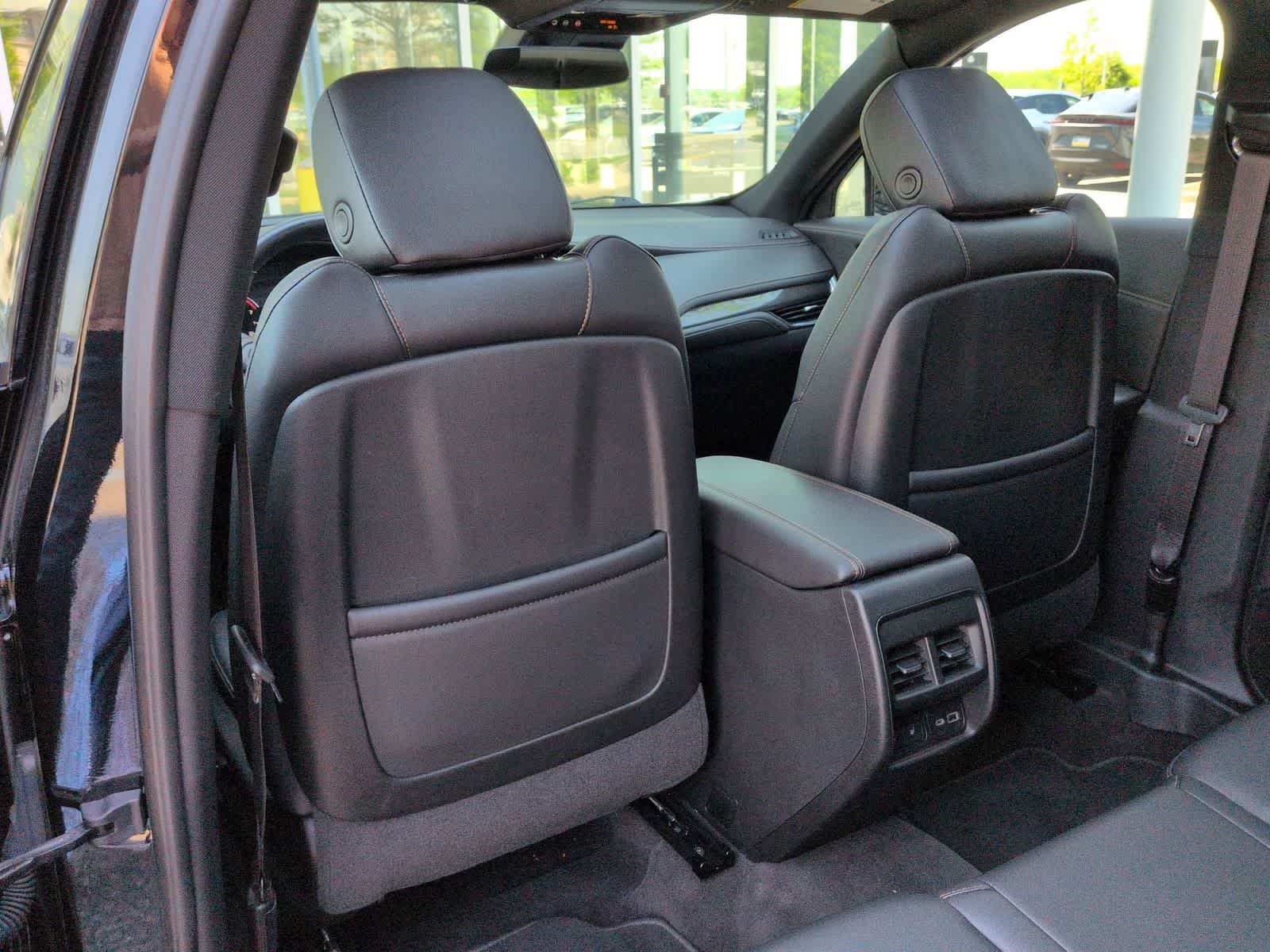 Thumbnail: 2023 Cadillac XT4 - 19