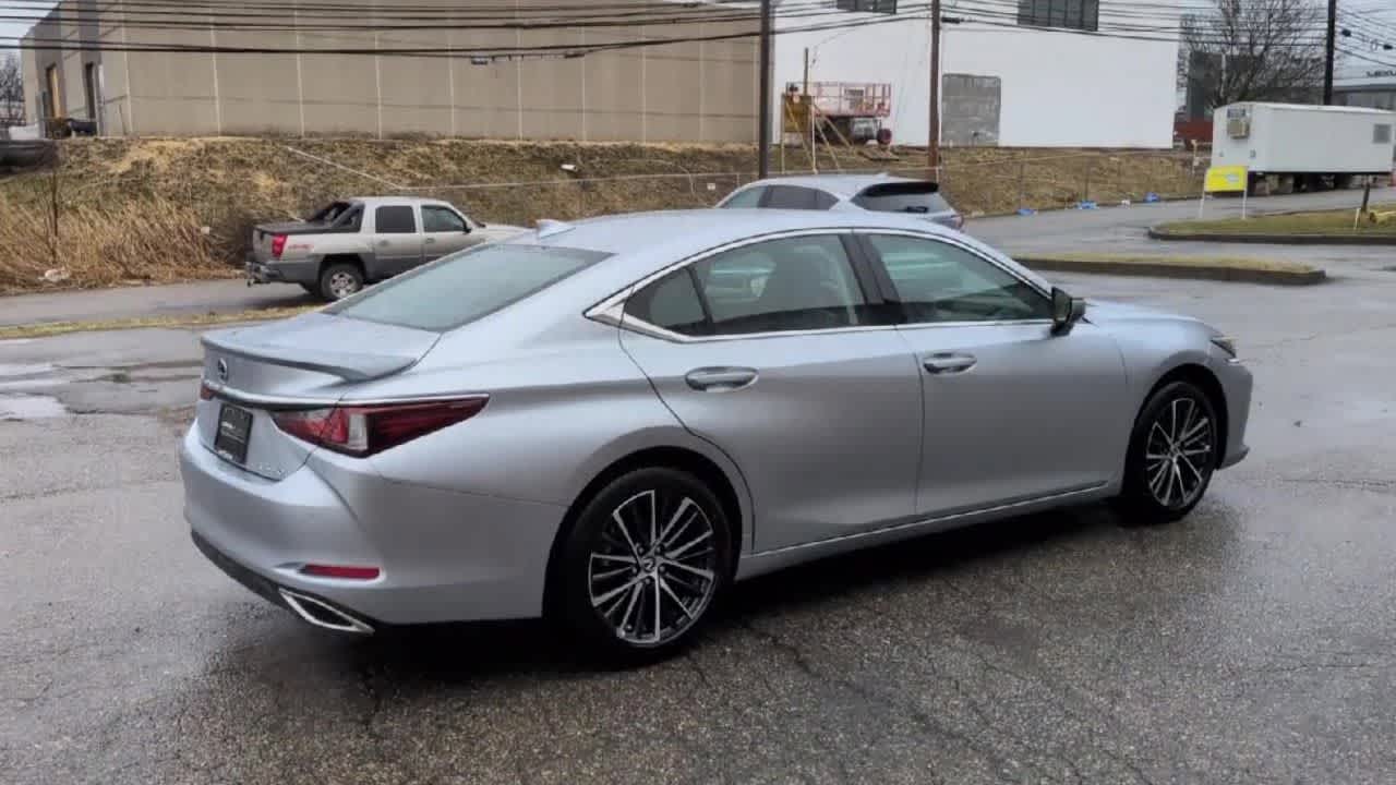 Thumbnail: 2025 Lexus ES - 8