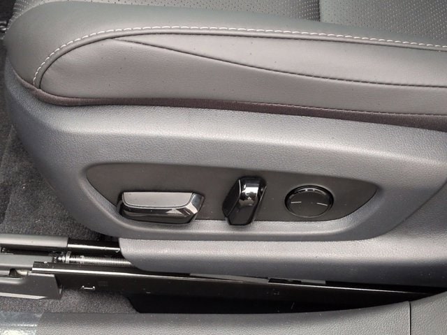 Thumbnail: 2025 Lexus ES - 18