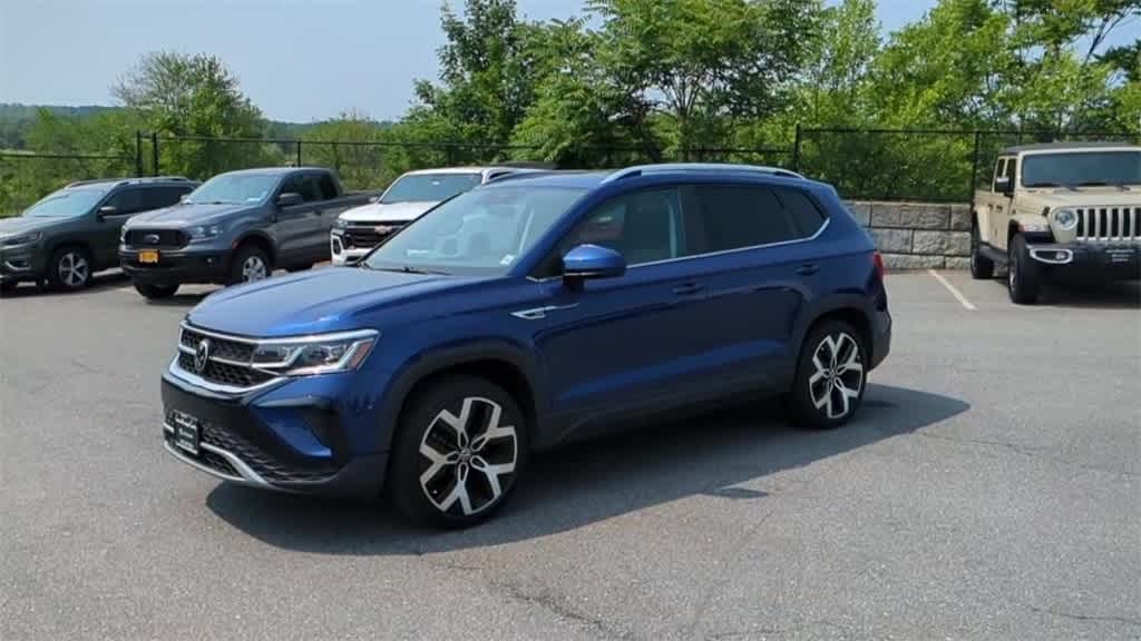 Thumbnail: 2022 Volkswagen Taos - 4