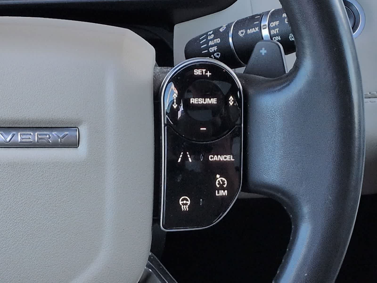 Thumbnail: 2020 Land Rover Discovery - 27