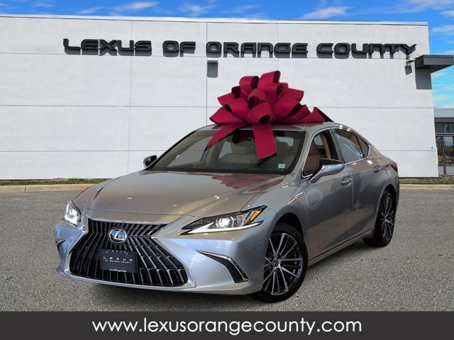 2025 Lexus ES 350's photo