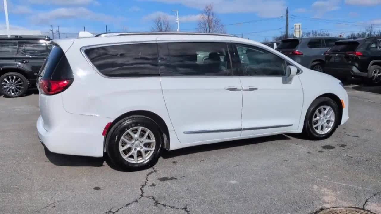 Thumbnail: 2020 Chrysler Pacifica - 9