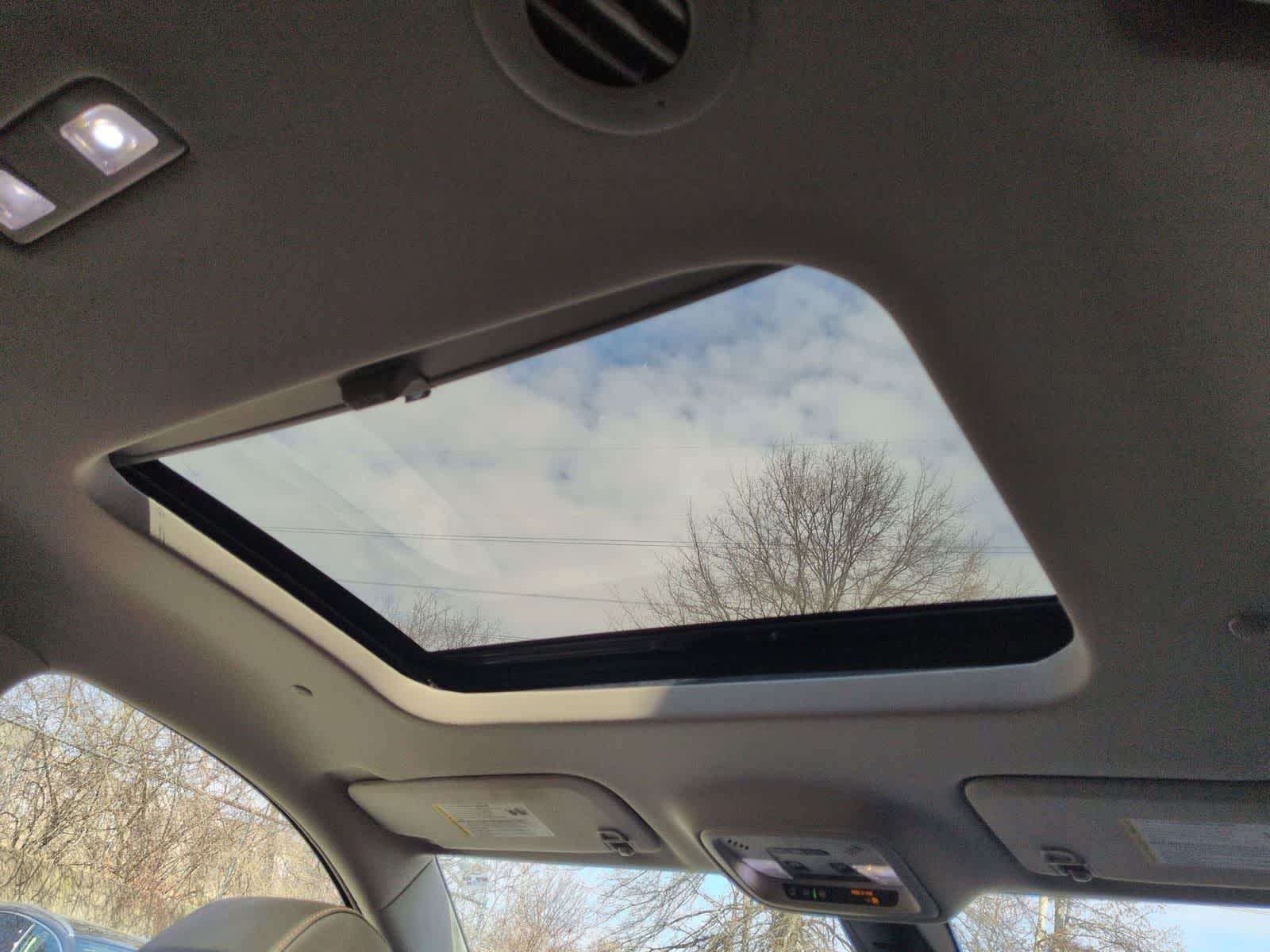 Thumbnail: 2020 Chevrolet Traverse - 23