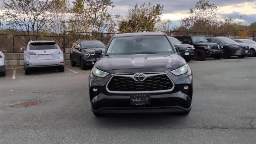 Thumbnail: 2023 Toyota Highlander - 2