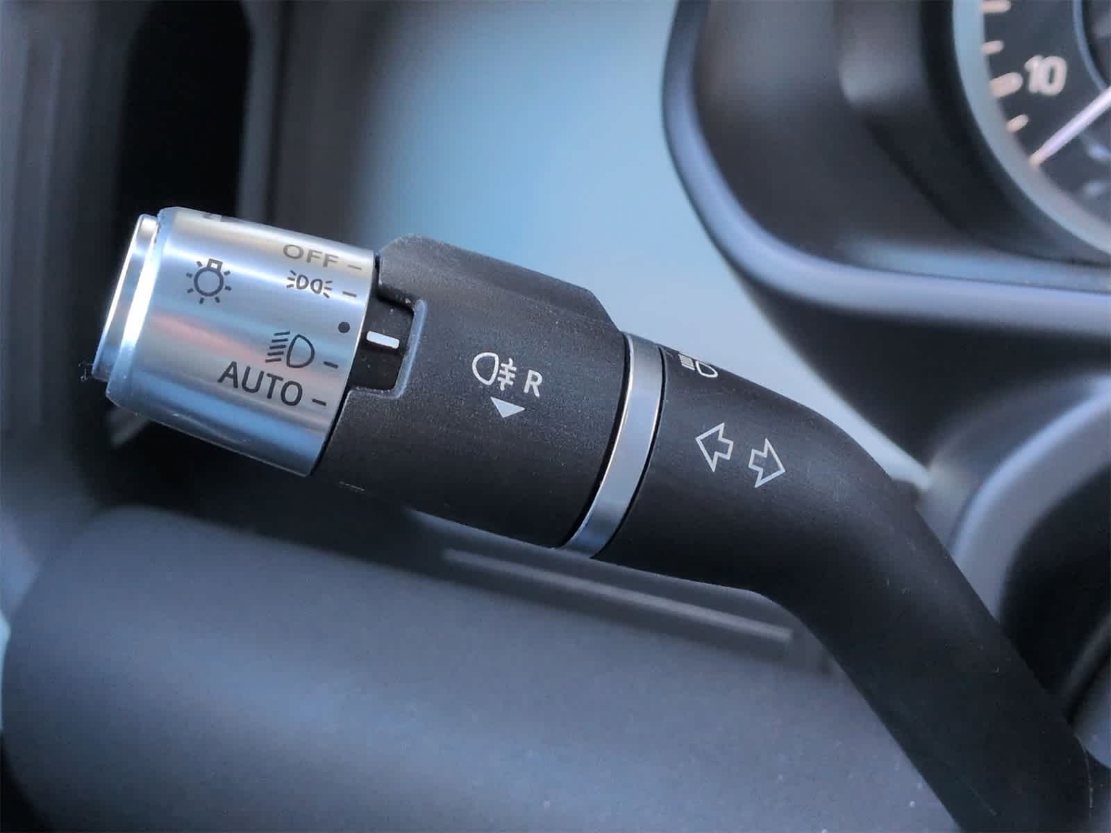 Thumbnail: 2020 Land Rover Defender - 28