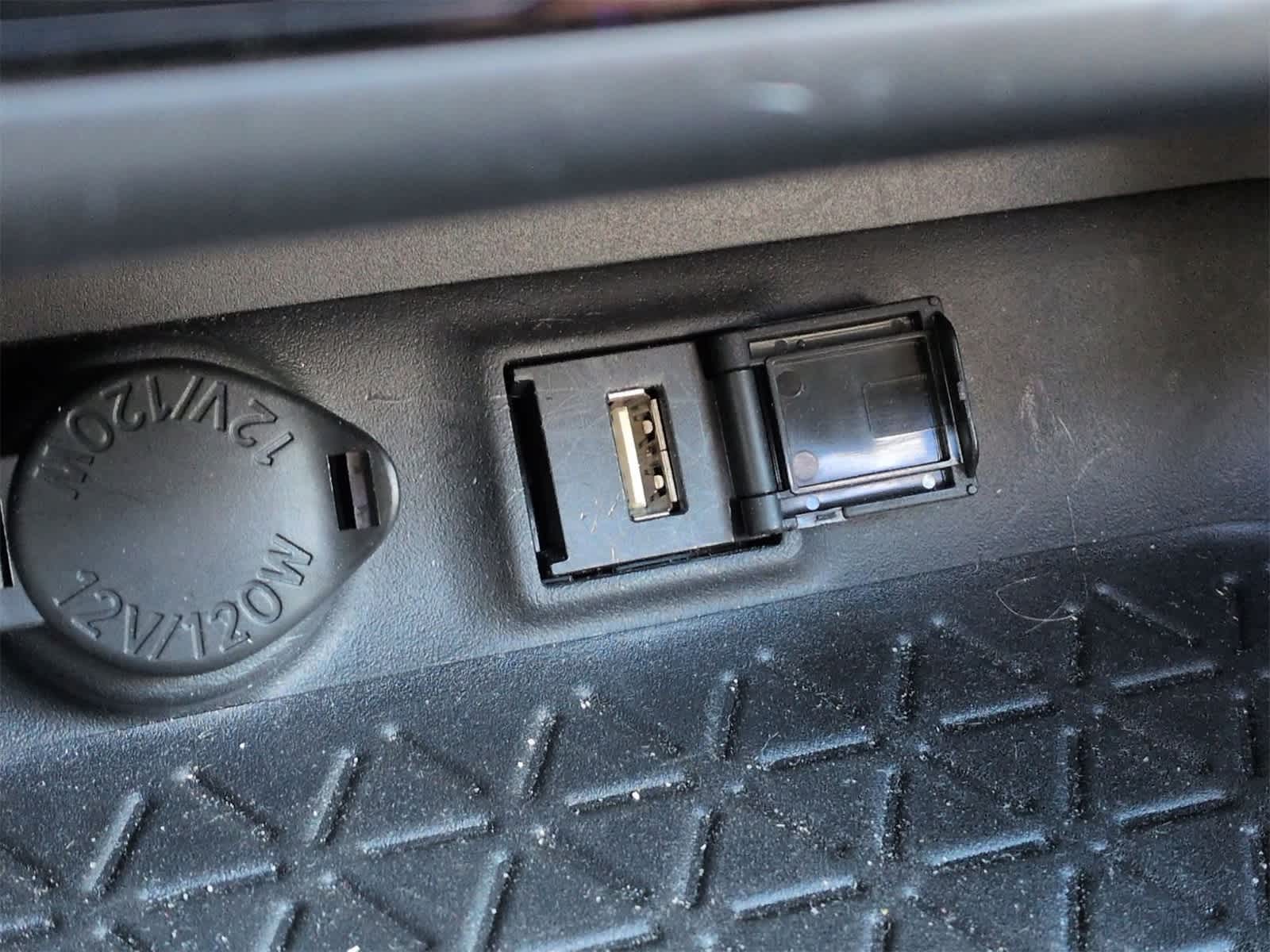 Thumbnail: 2022 Toyota RAV4 - 33