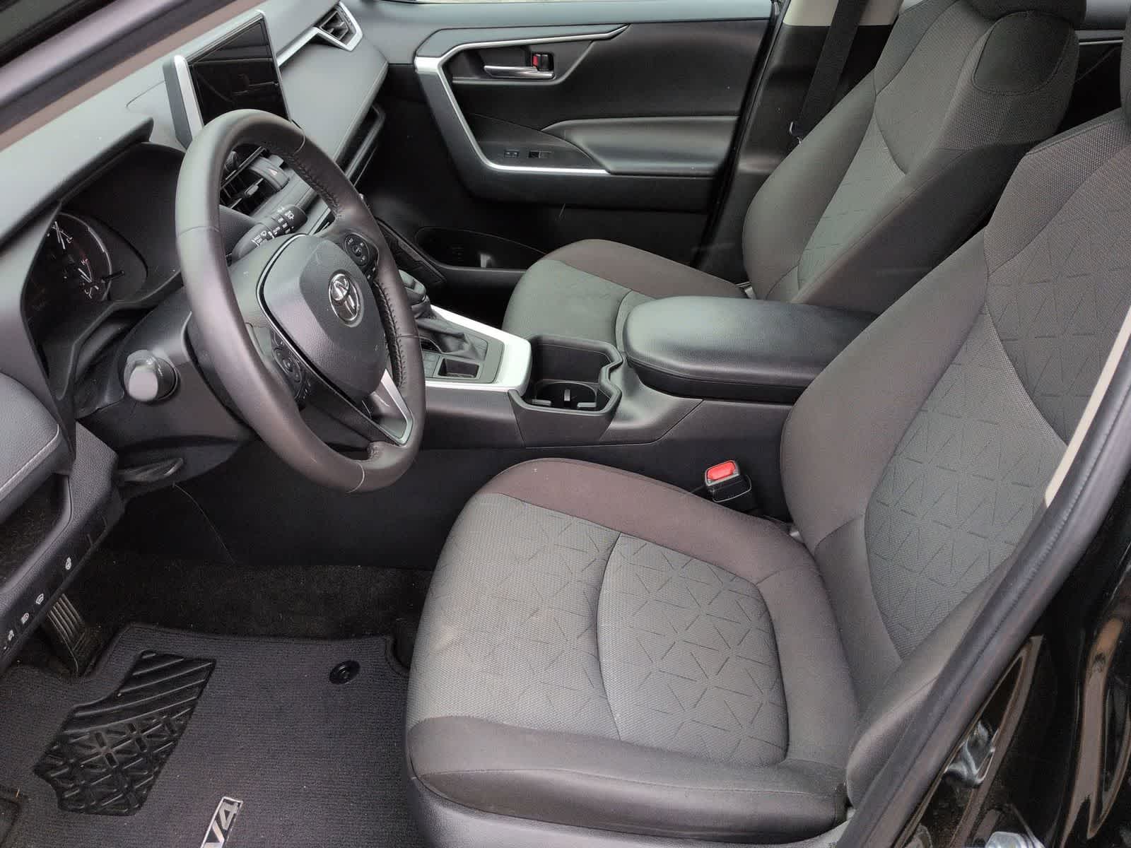 Thumbnail: 2024 Toyota RAV4 - 17