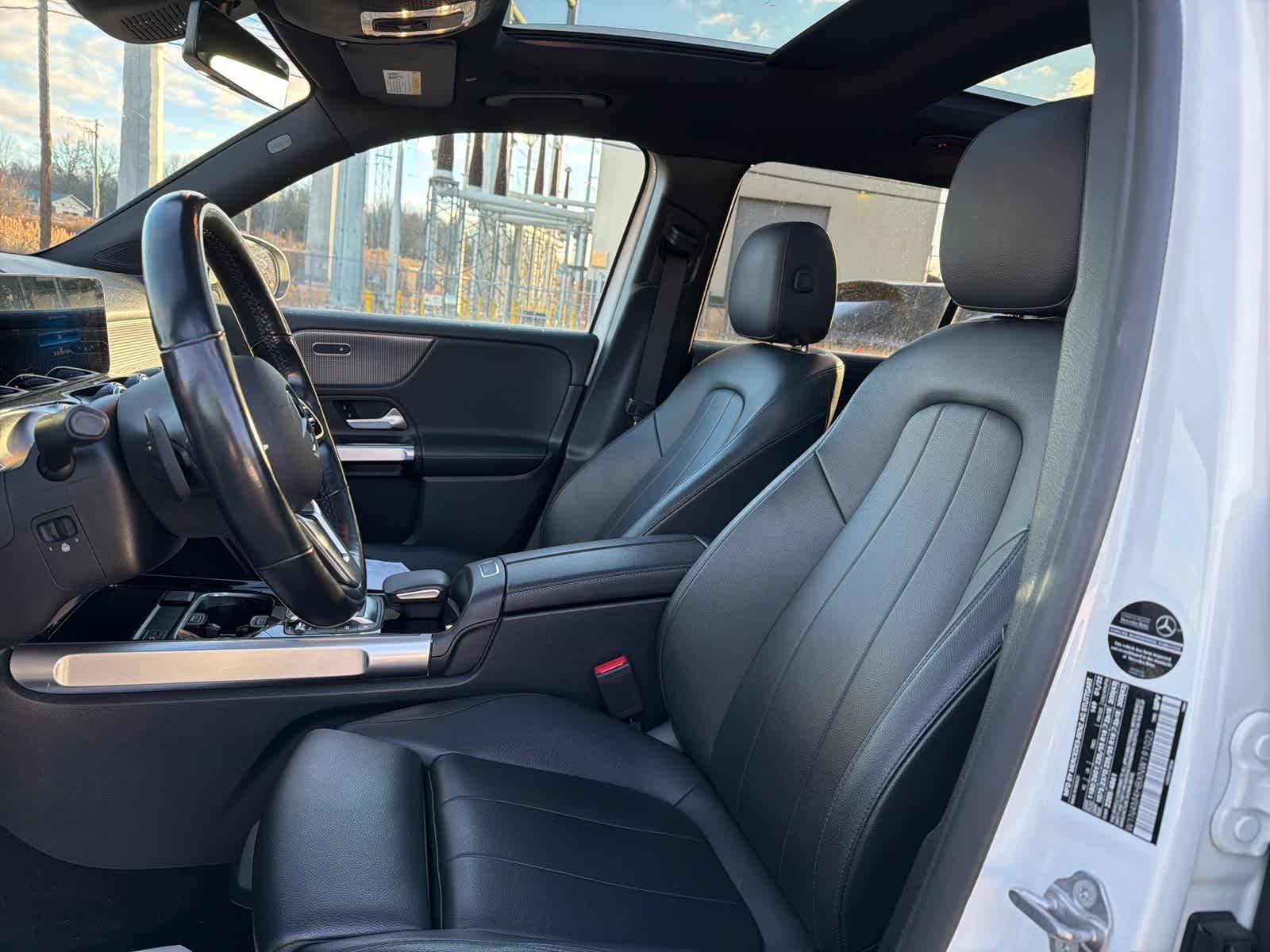 Thumbnail: 2022 Mercedes-Benz GLB - 16