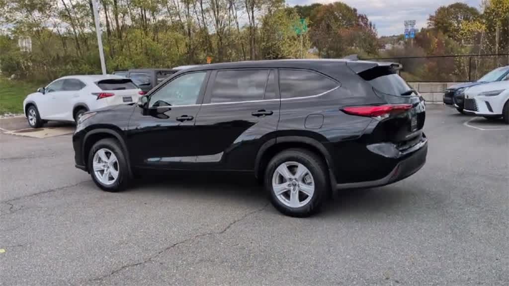 Thumbnail: 2023 Toyota Highlander - 5