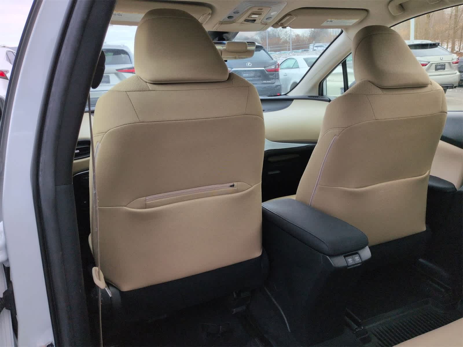 Thumbnail: 2022 Toyota Prius - 18