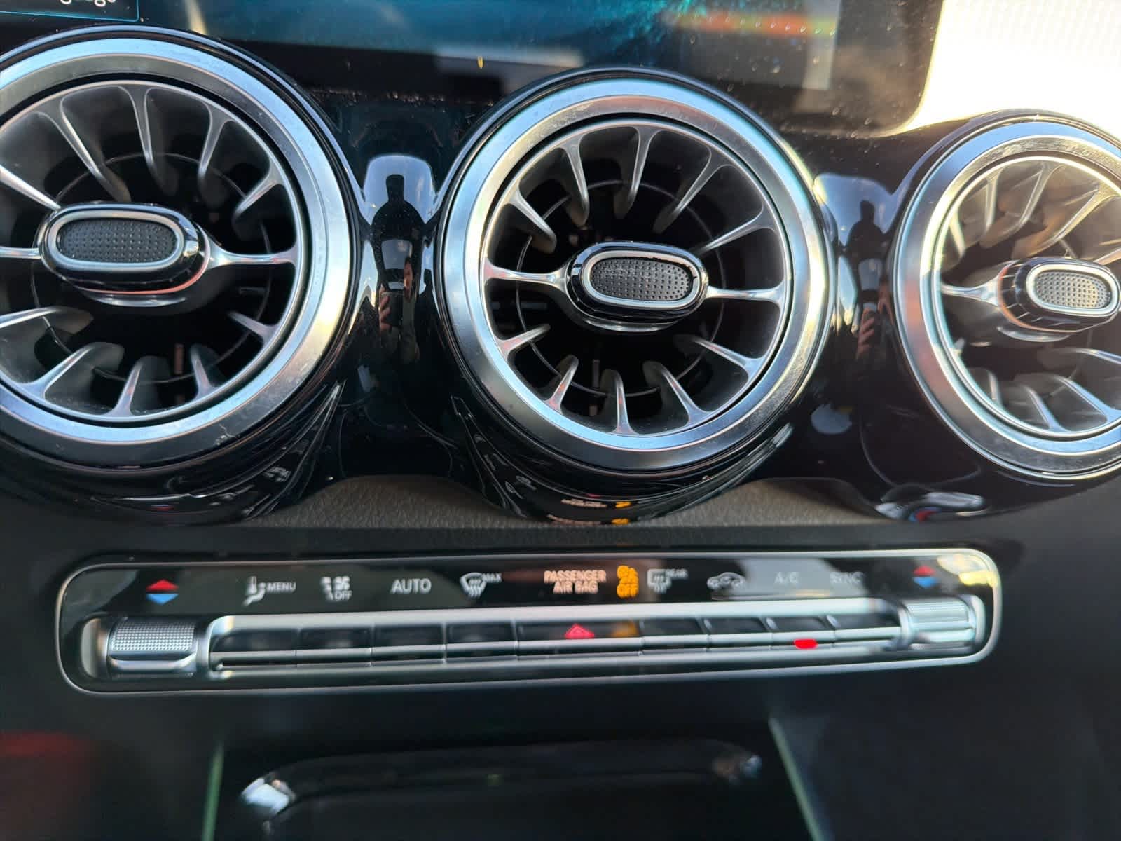 Thumbnail: 2022 Mercedes-Benz GLB - 21