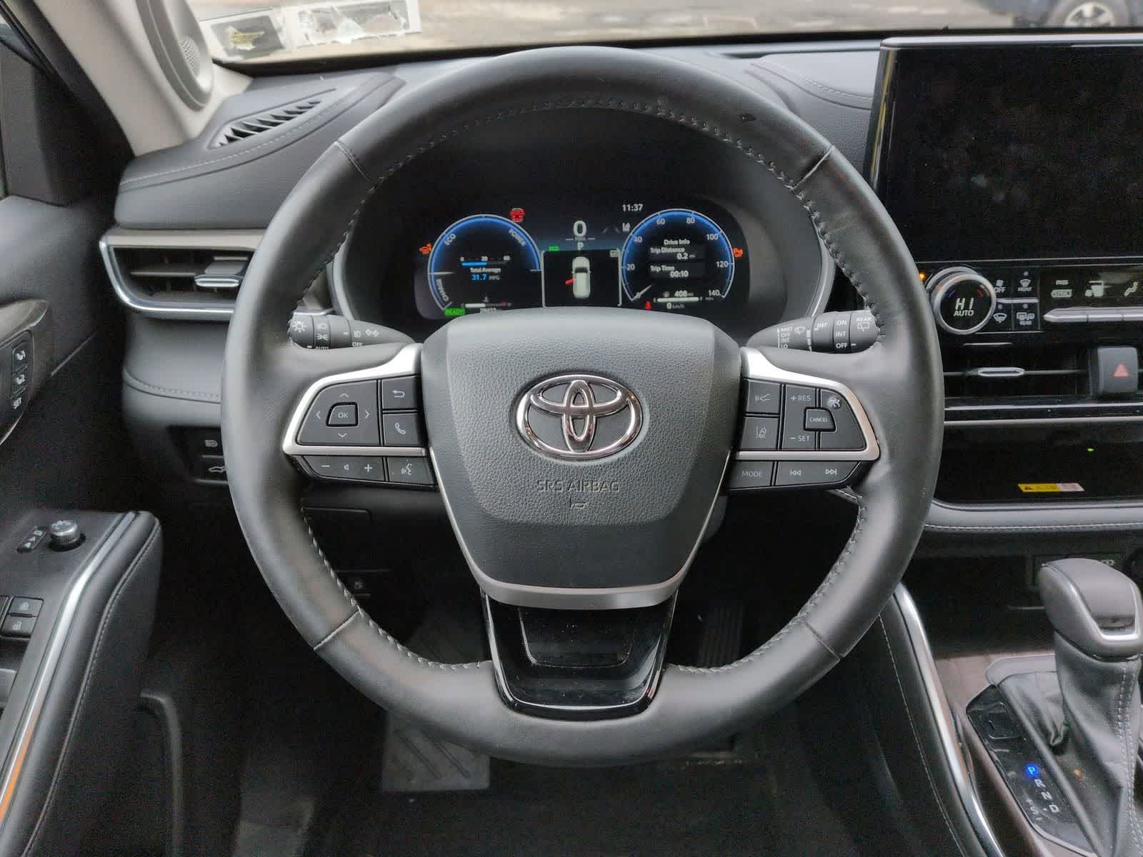 Thumbnail: 2023 Toyota Highlander - 25