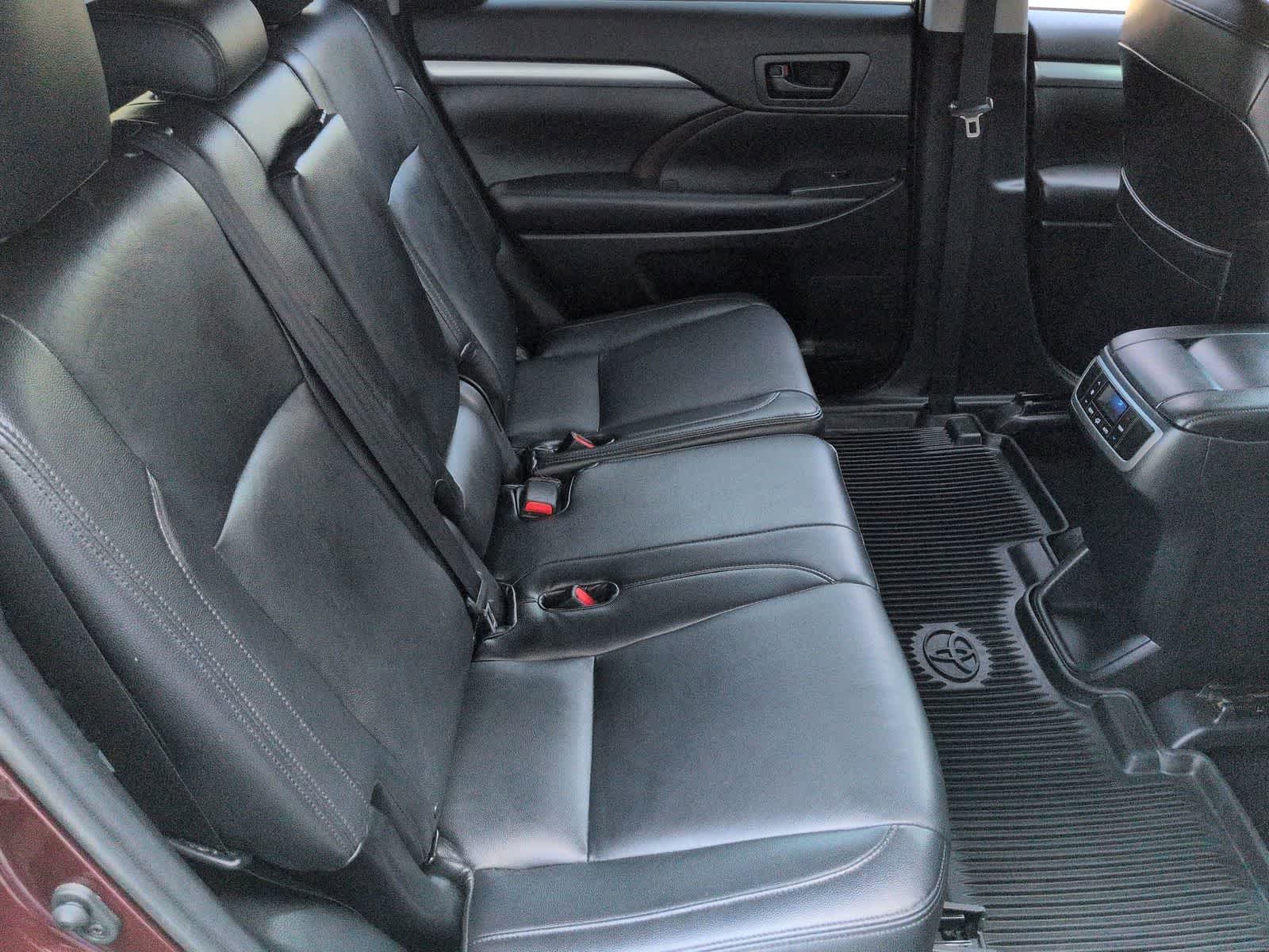 Thumbnail: 2019 Toyota Highlander - 21