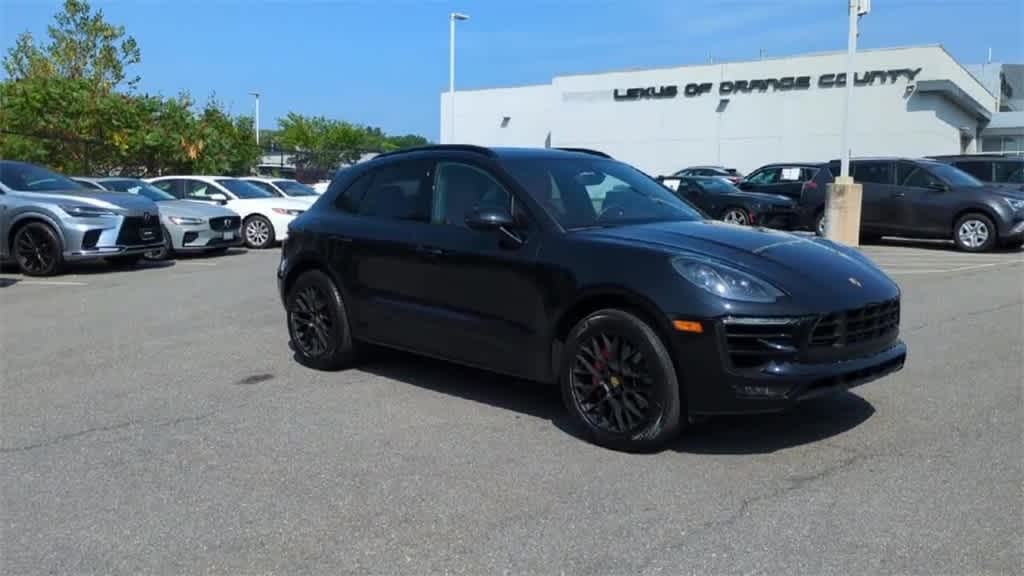 Thumbnail: 2017 Porsche Macan - 2