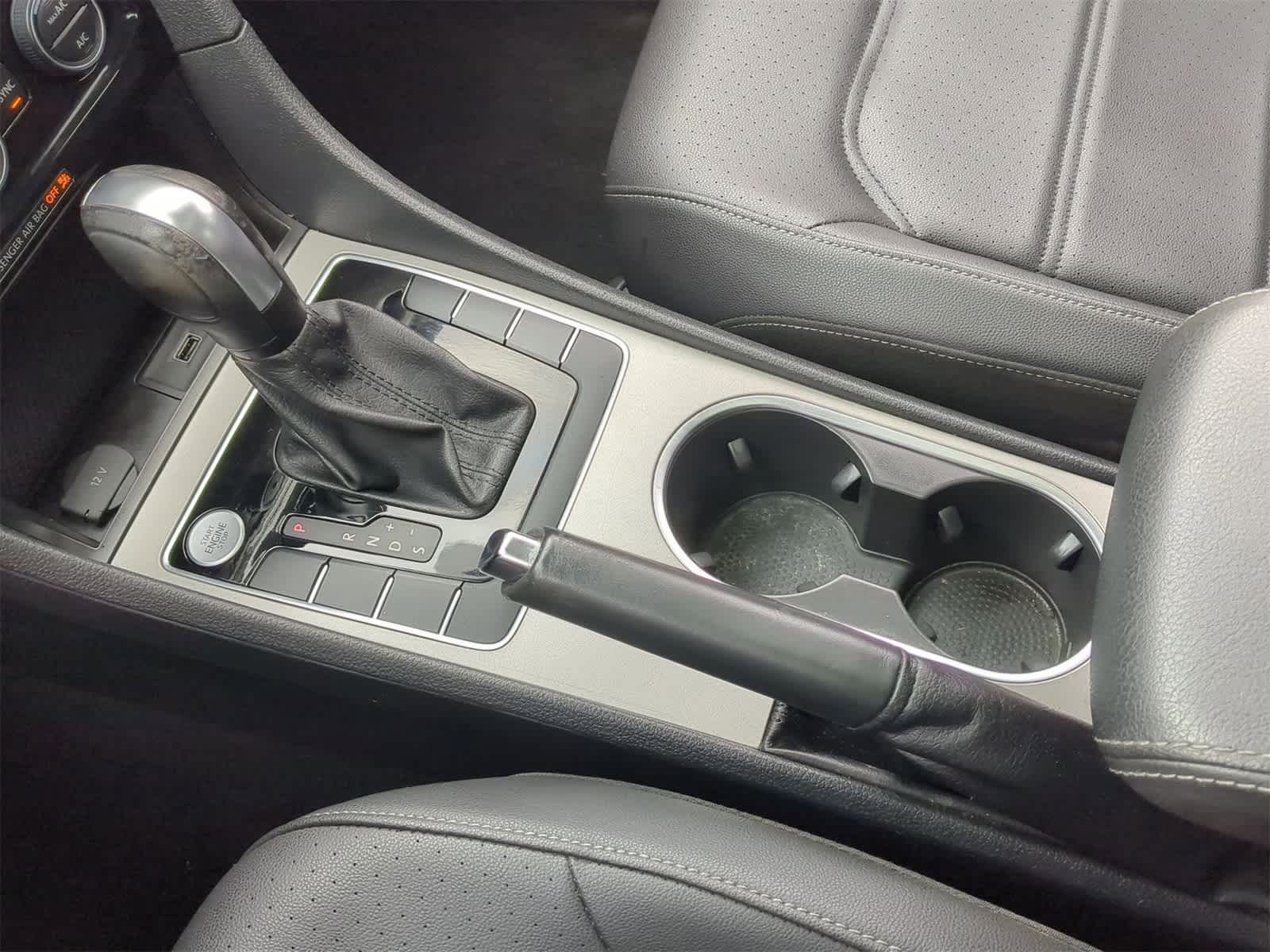 Thumbnail: 2022 Volkswagen Passat - 33