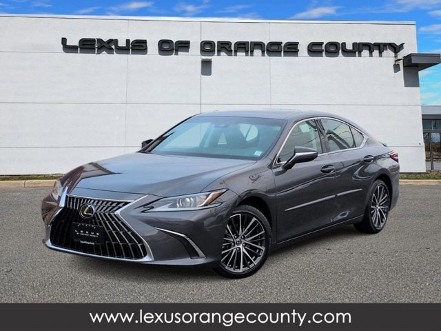 2025 Lexus ES 350's photo