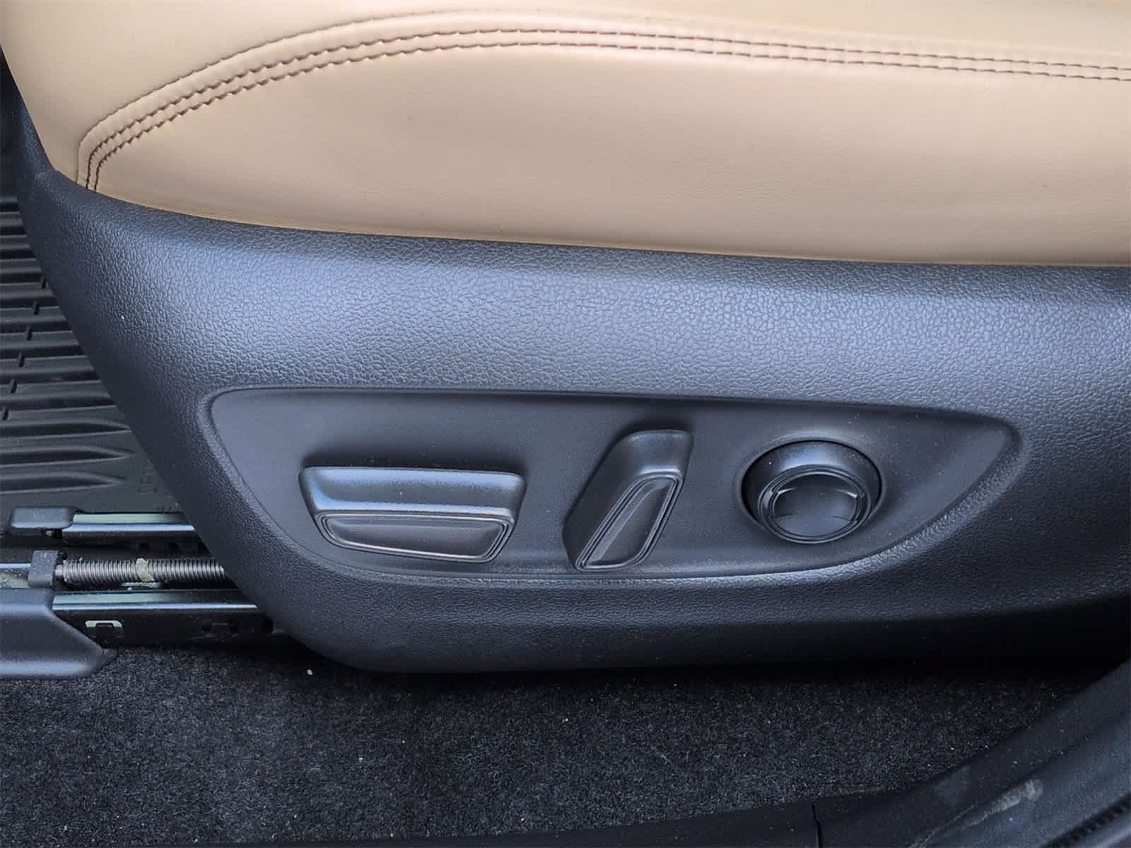 Thumbnail: 2022 Toyota RAV4 - 18