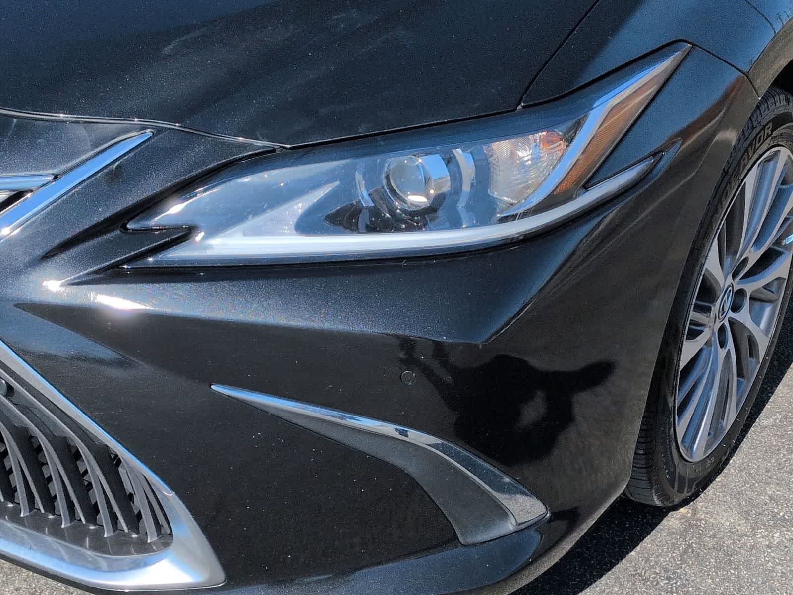 Thumbnail: 2021 Lexus ES - 11