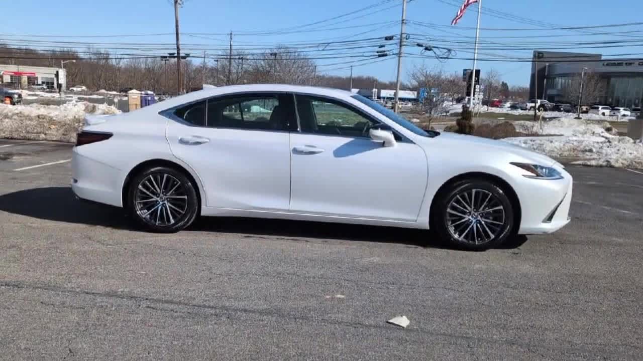 Thumbnail: 2025 Lexus ES - 9