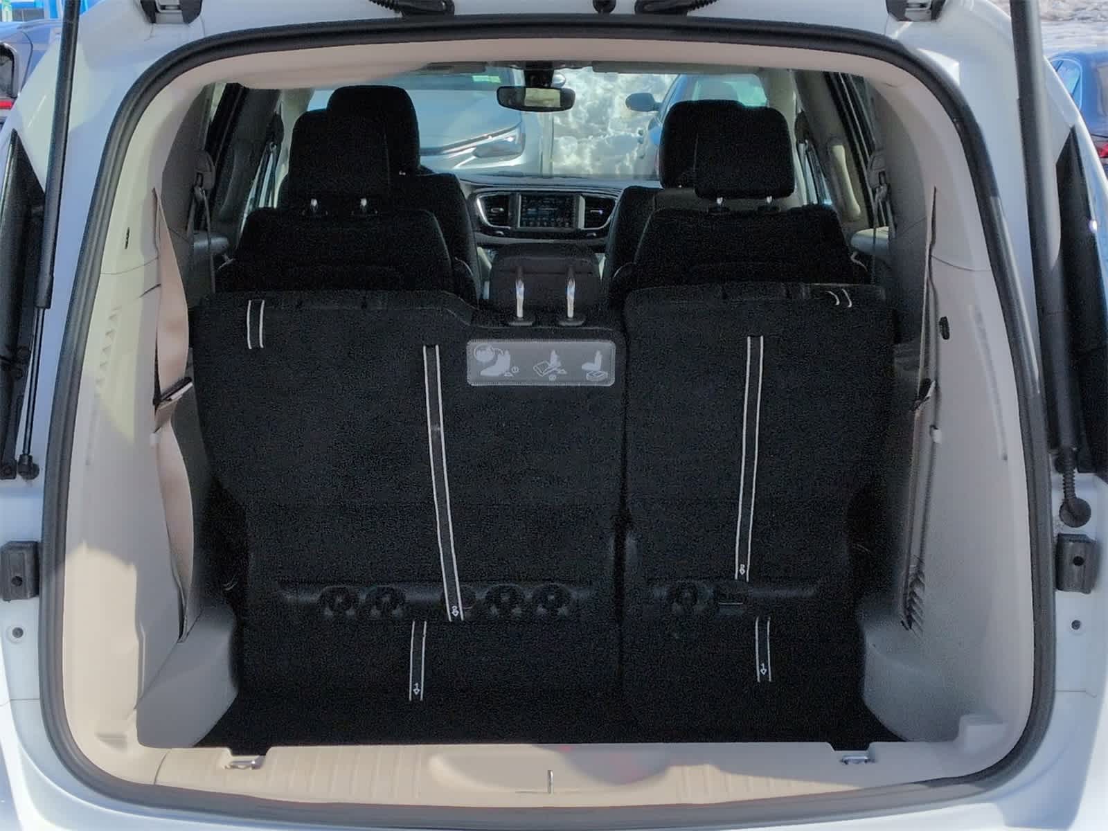 Thumbnail: 2020 Chrysler Pacifica - 33