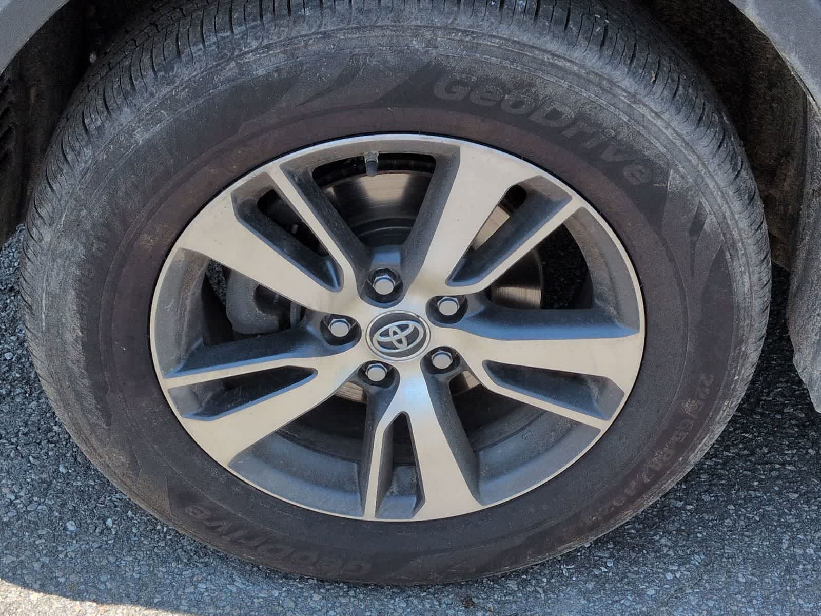 Thumbnail: 2018 Toyota RAV4 - 14