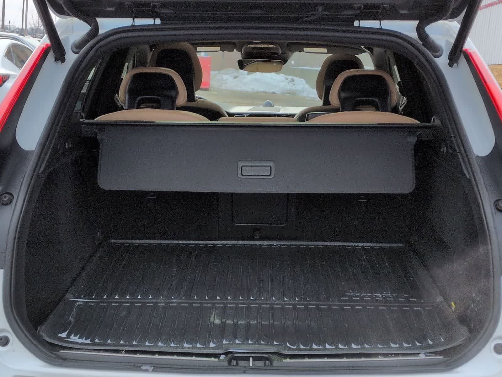 Thumbnail: 2018 Volvo XC60 - 35