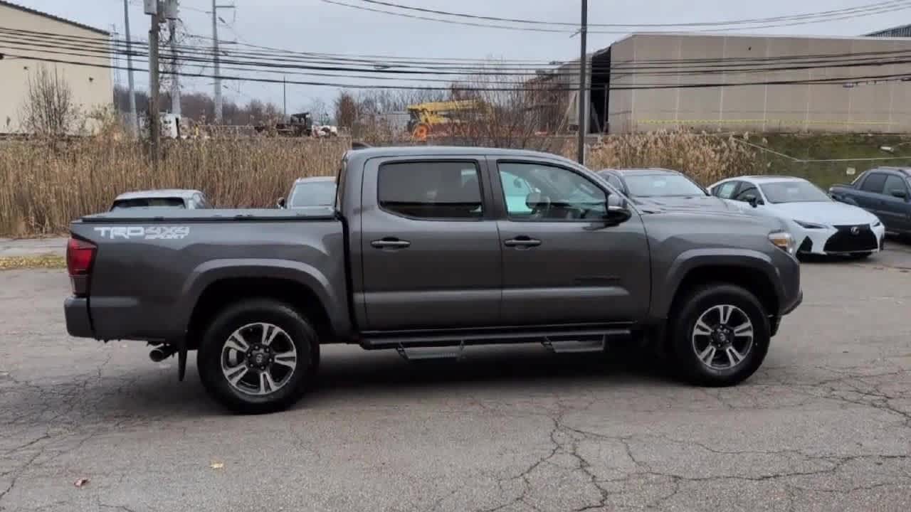 Thumbnail: 2019 Toyota Tacoma - 9