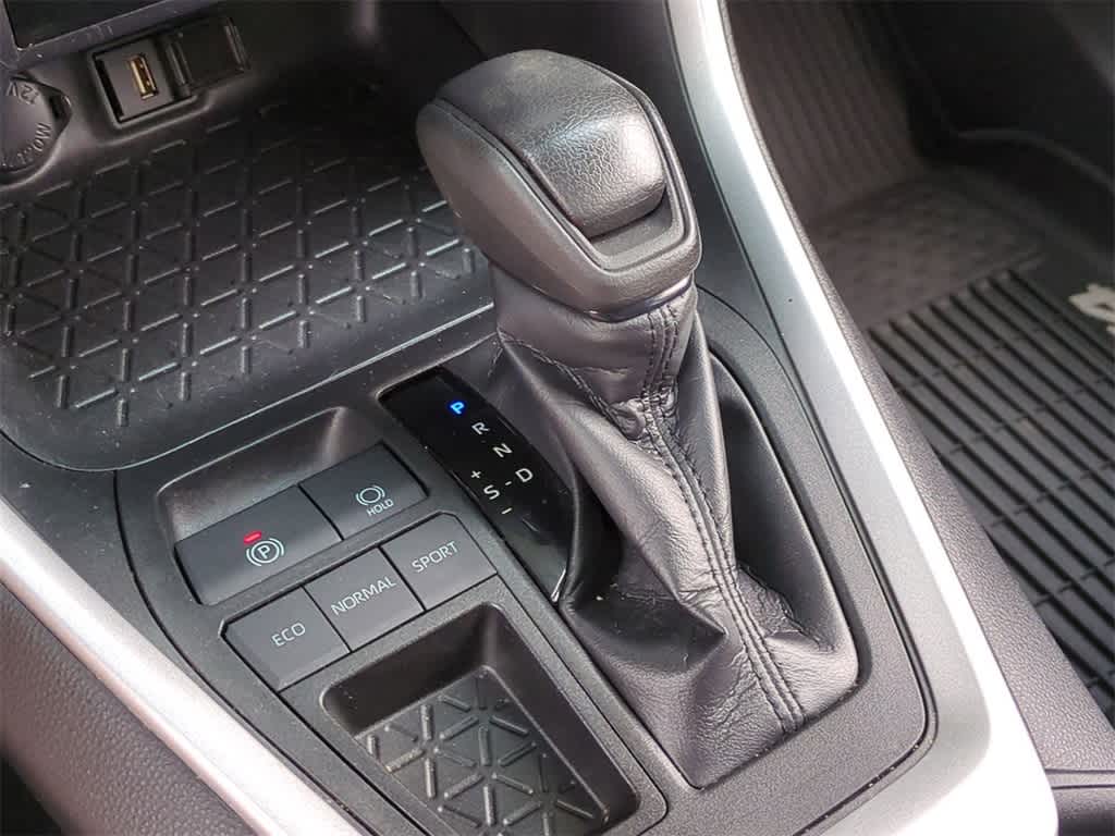 Thumbnail: 2020 Toyota RAV4 - 32