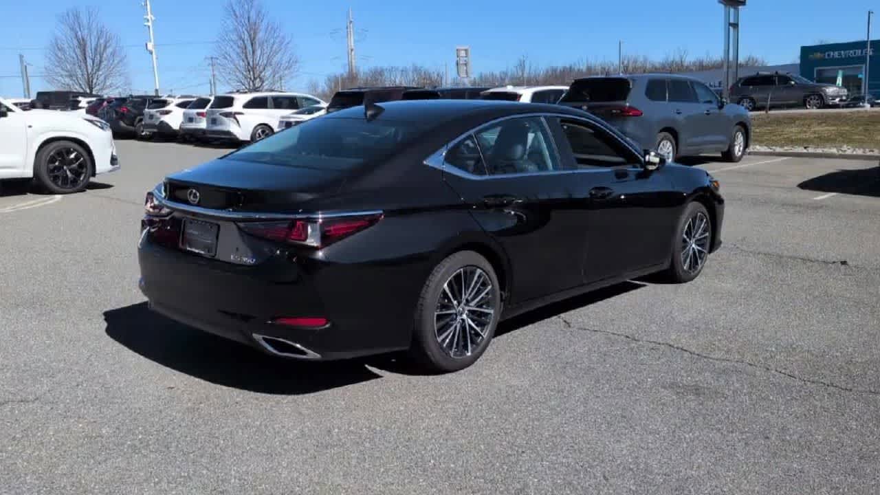 Thumbnail: 2025 Lexus ES - 8